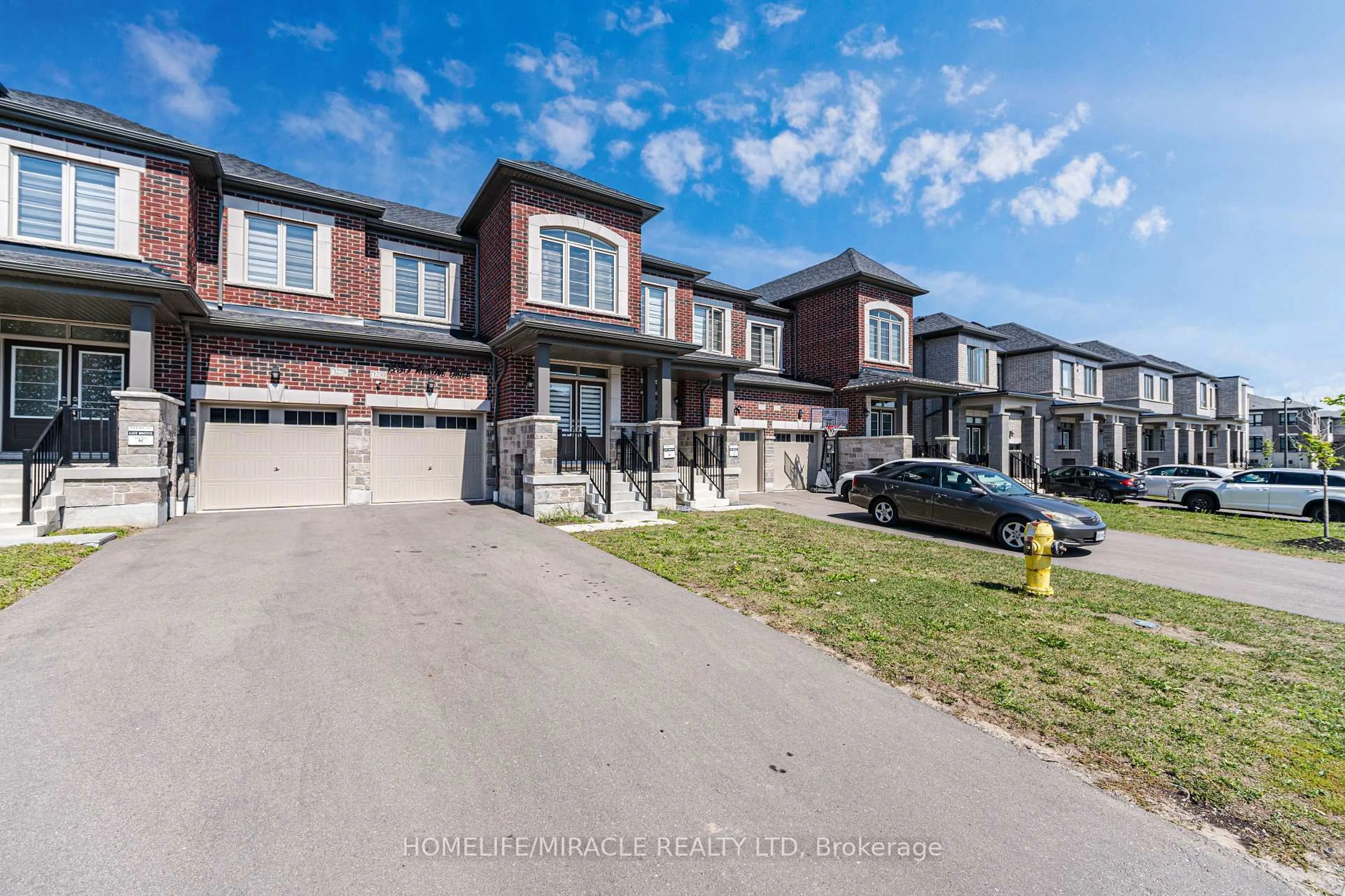 A pic from outside/outdoor area/front of a property/back of a property/a pic from drone, street for 1230 Rexton Dr, Oshawa Ontario L1L 0T3