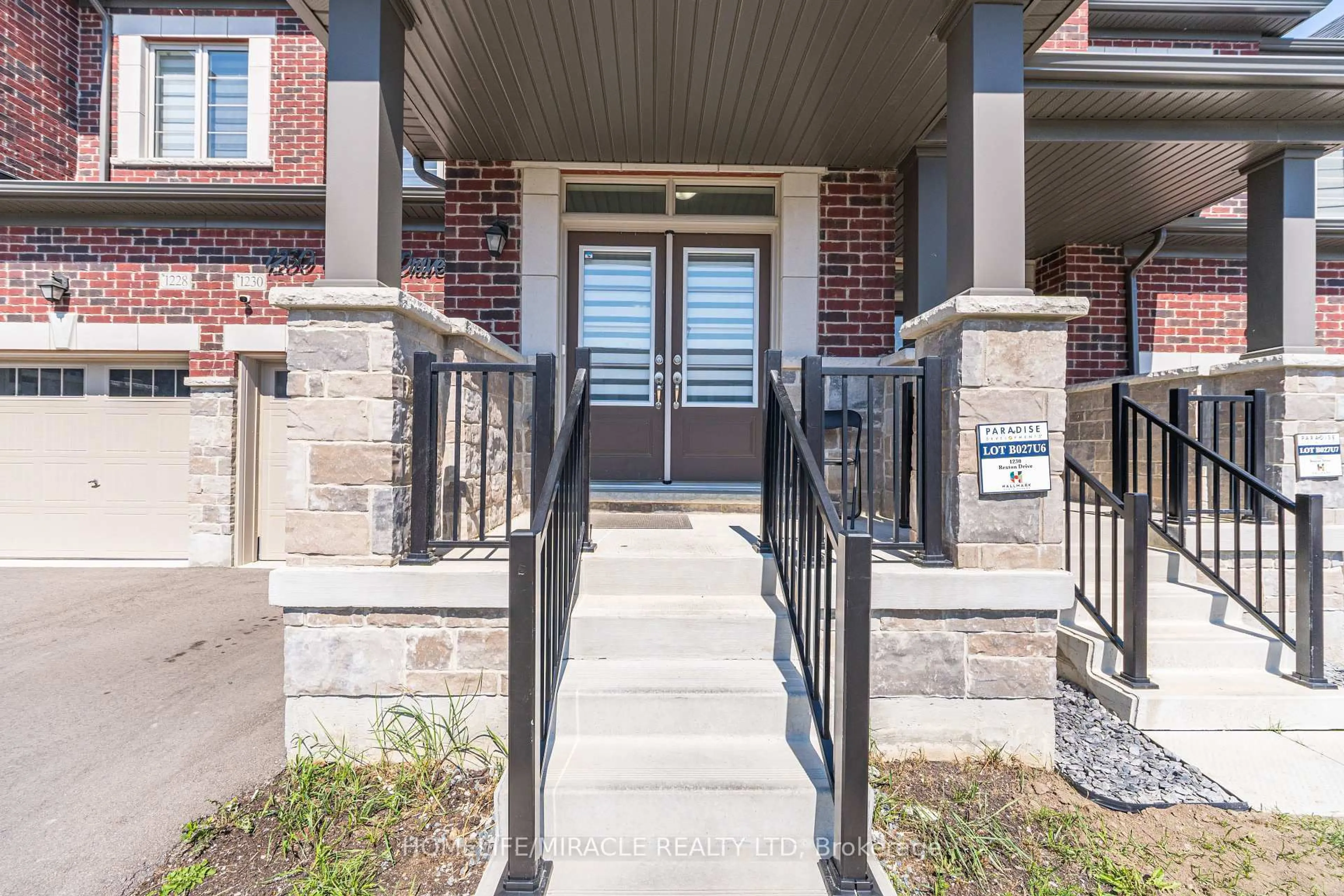 Indoor entryway for 1230 Rexton Dr, Oshawa Ontario L1L 0T3