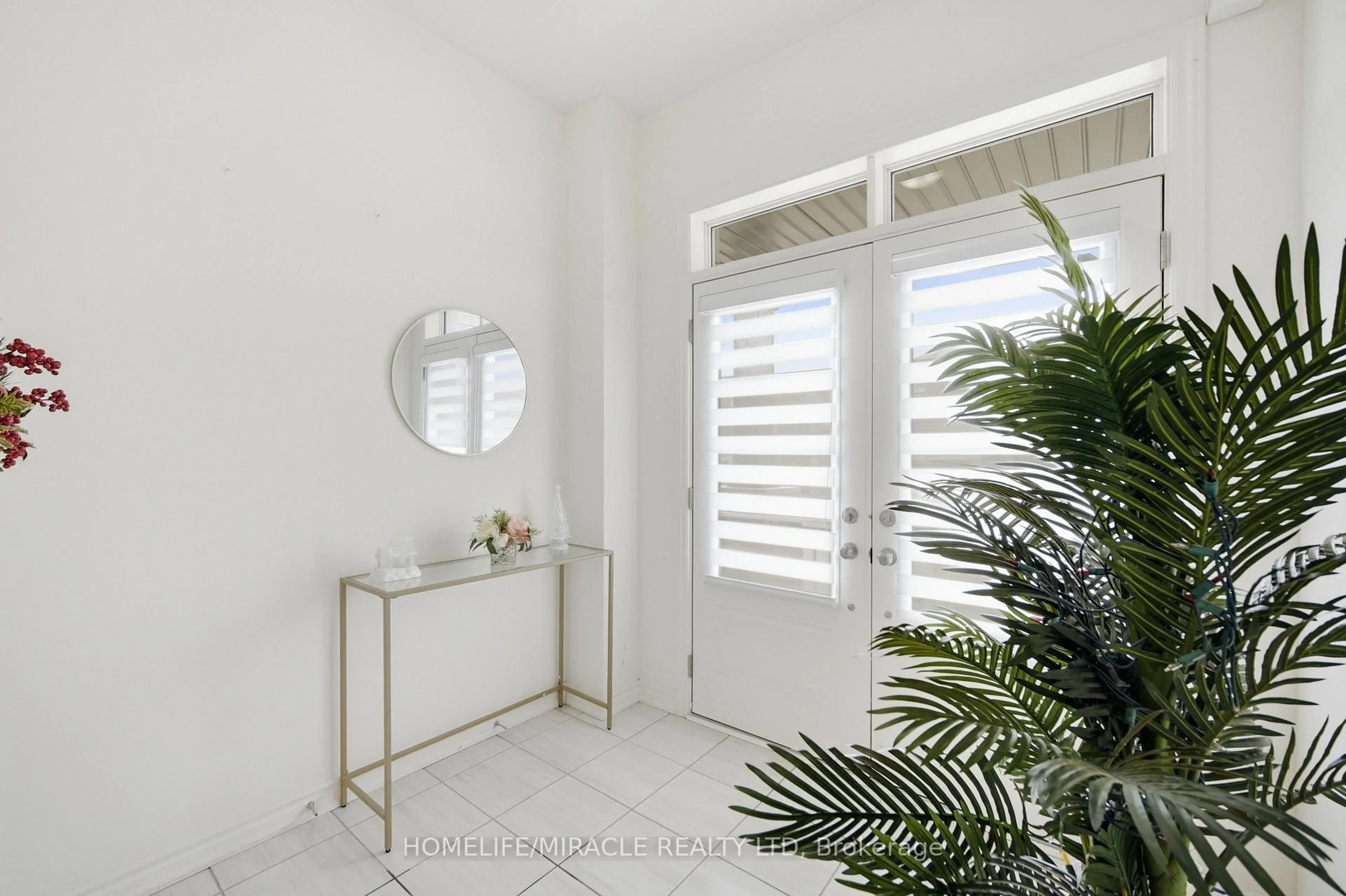 Indoor entryway for 1230 Rexton Dr, Oshawa Ontario L1L 0T3