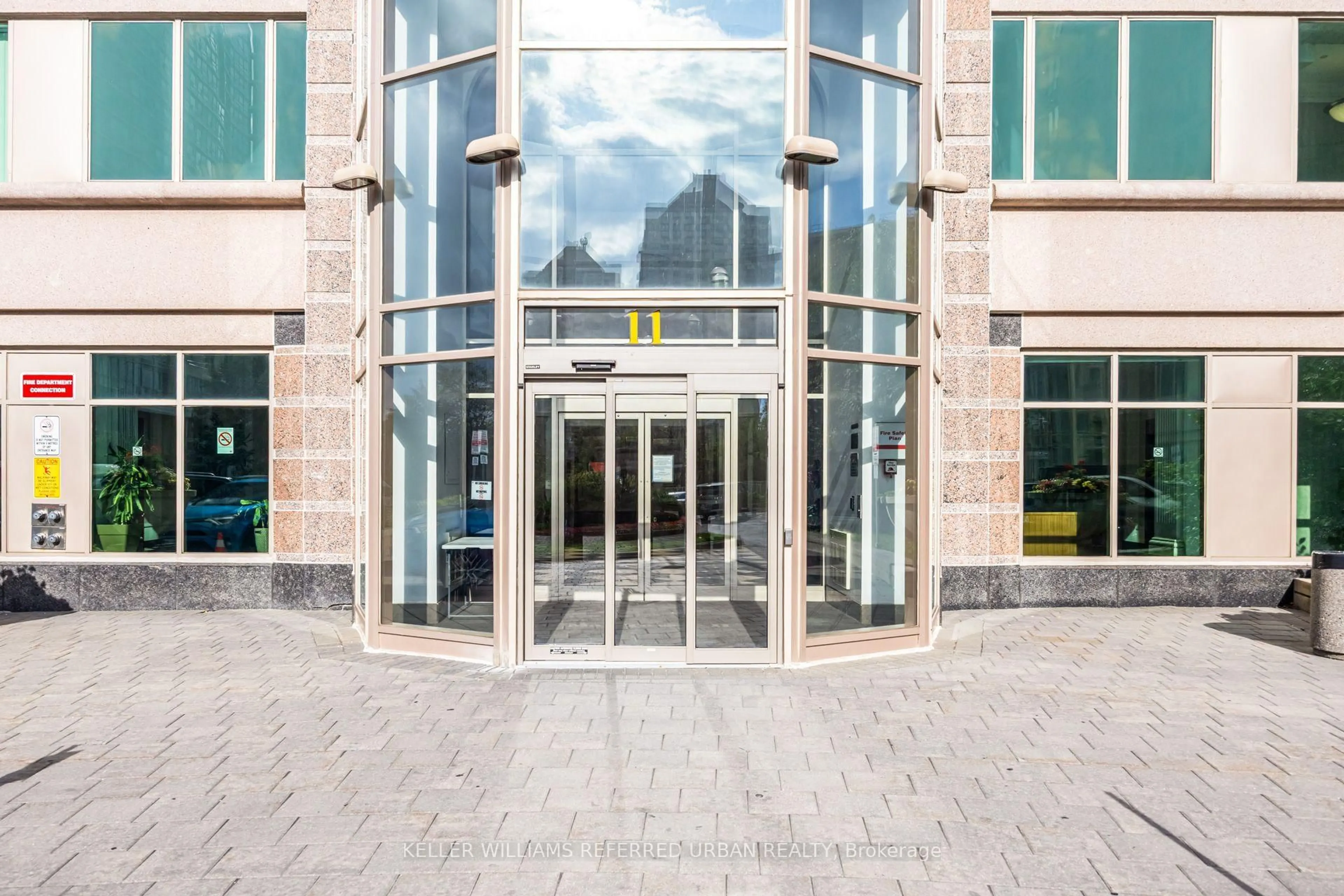 Indoor foyer for 11 Lee Centre Dr #1908, Toronto Ontario M1H 3J5
