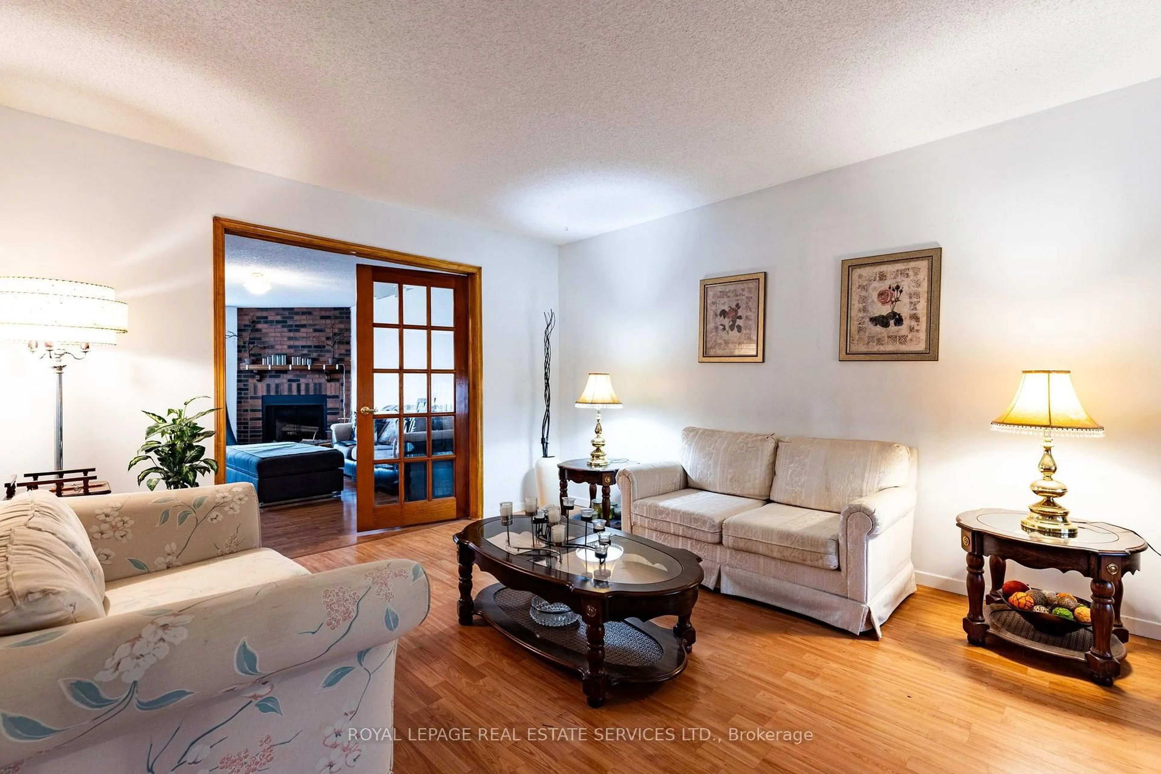 Living room with furniture, unknown for 97 Morningview Tr, Toronto Ontario M1B 5B2