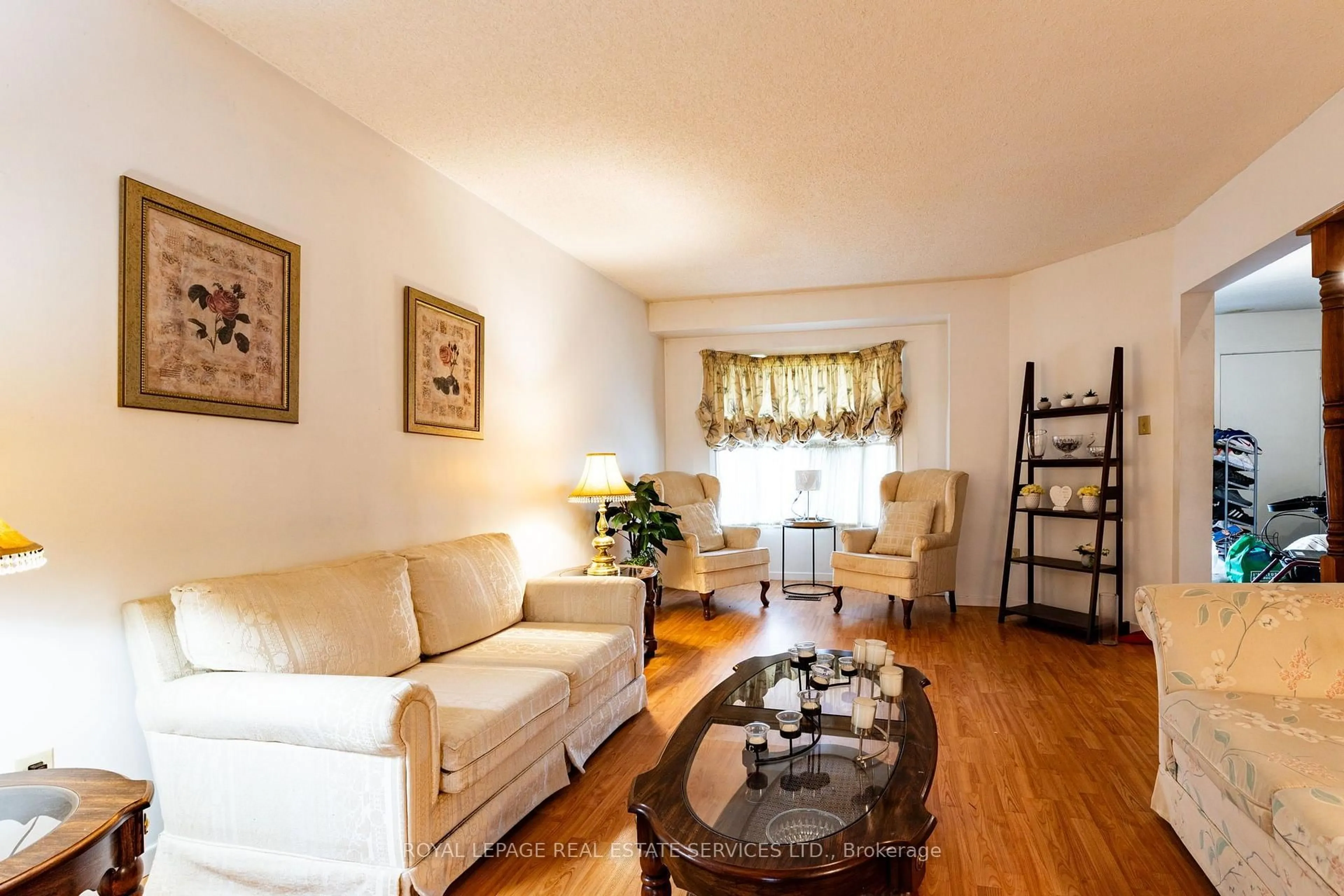 Living room with furniture, wood/laminate floor for 97 Morningview Tr, Toronto Ontario M1B 5B2