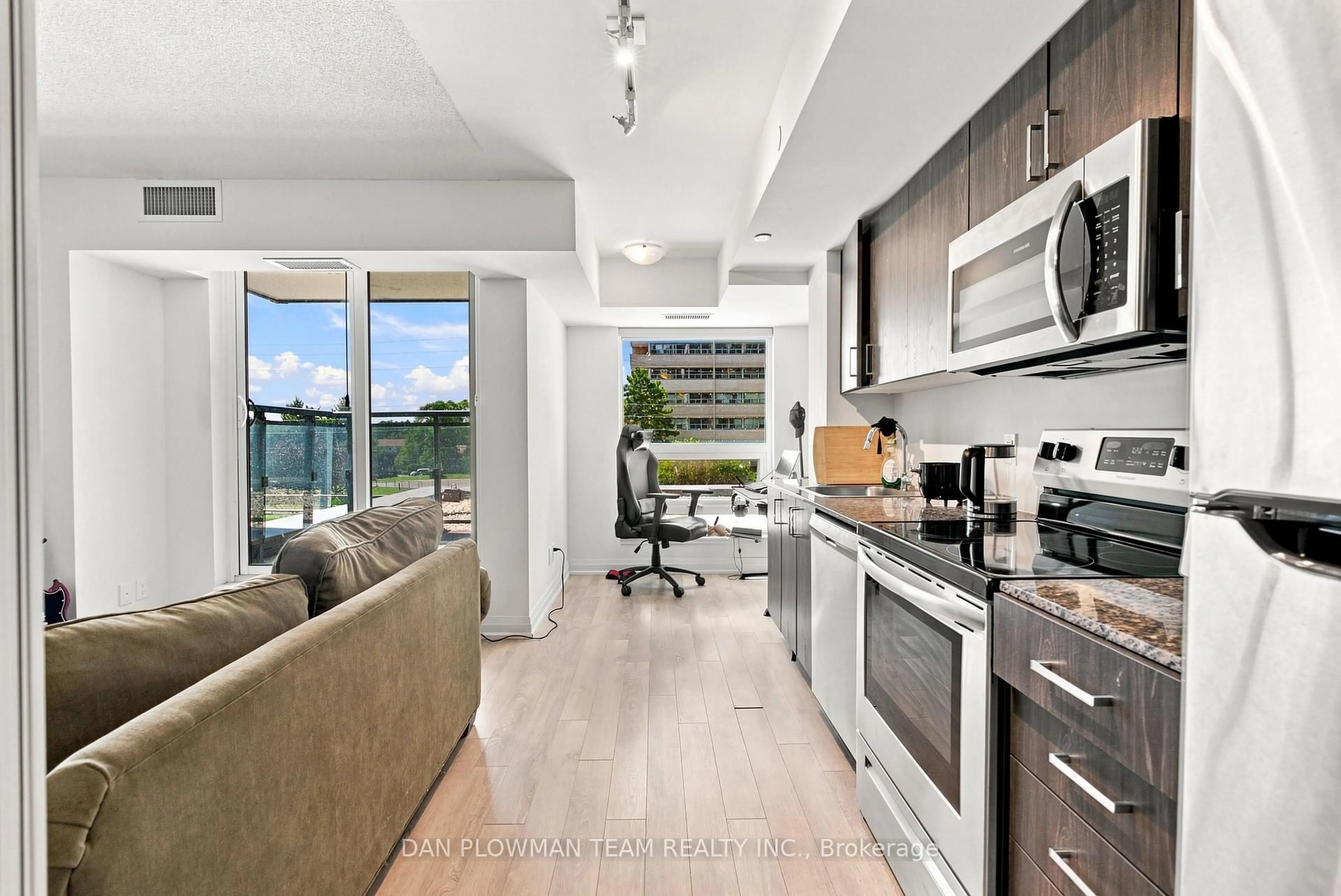 Open concept kitchen, unknown for 20 Meadowglen Pl #227, Toronto Ontario M1H 2Y5