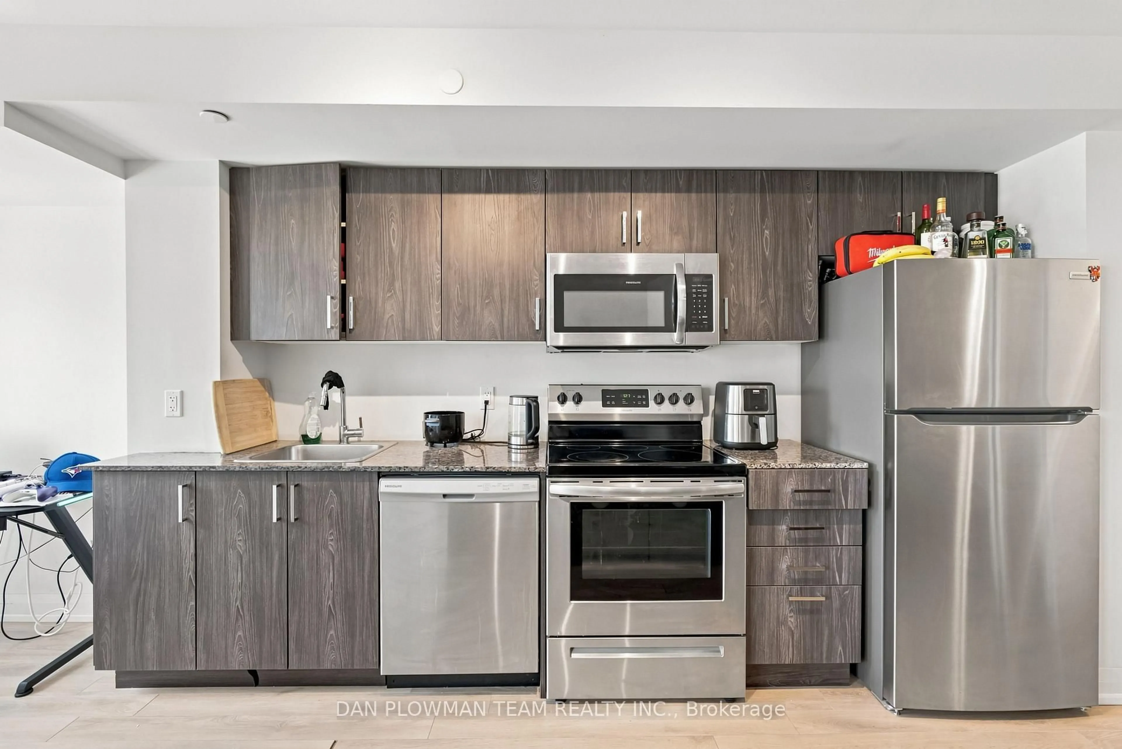 Standard kitchen, unknown for 20 Meadowglen Pl #227, Toronto Ontario M1H 2Y5