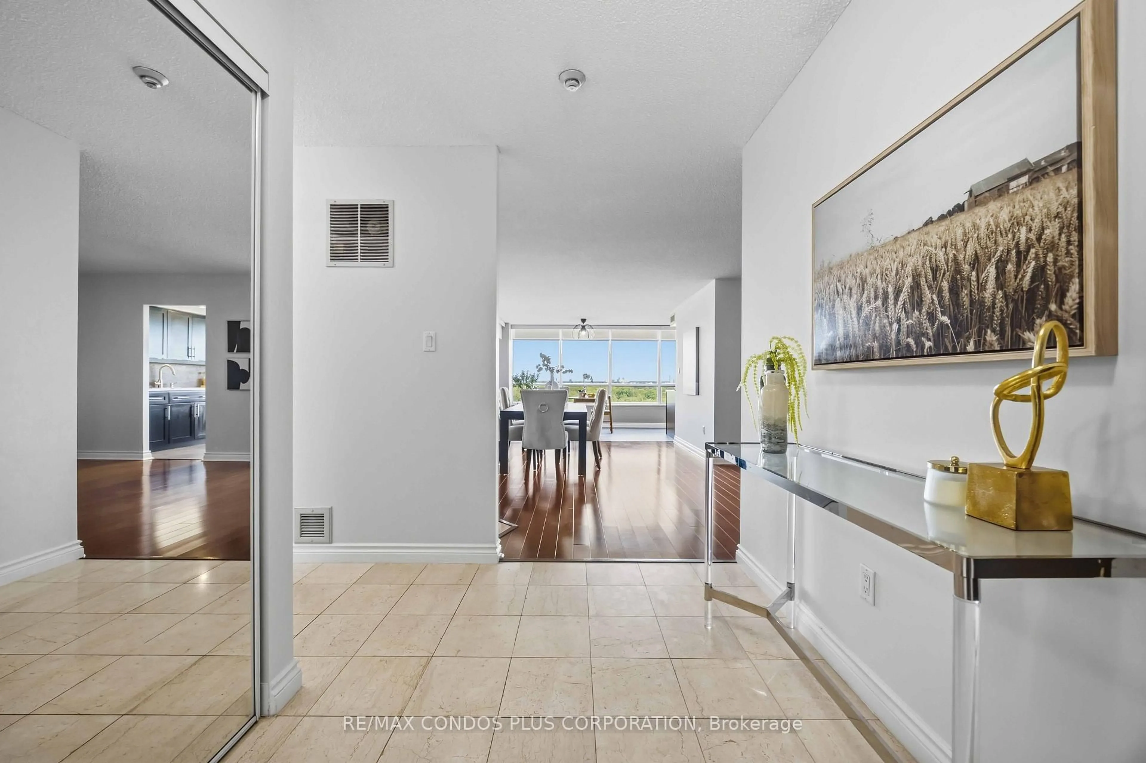 Indoor foyer for 168 Bonis Ave #1206, Toronto Ontario M1T 3V6