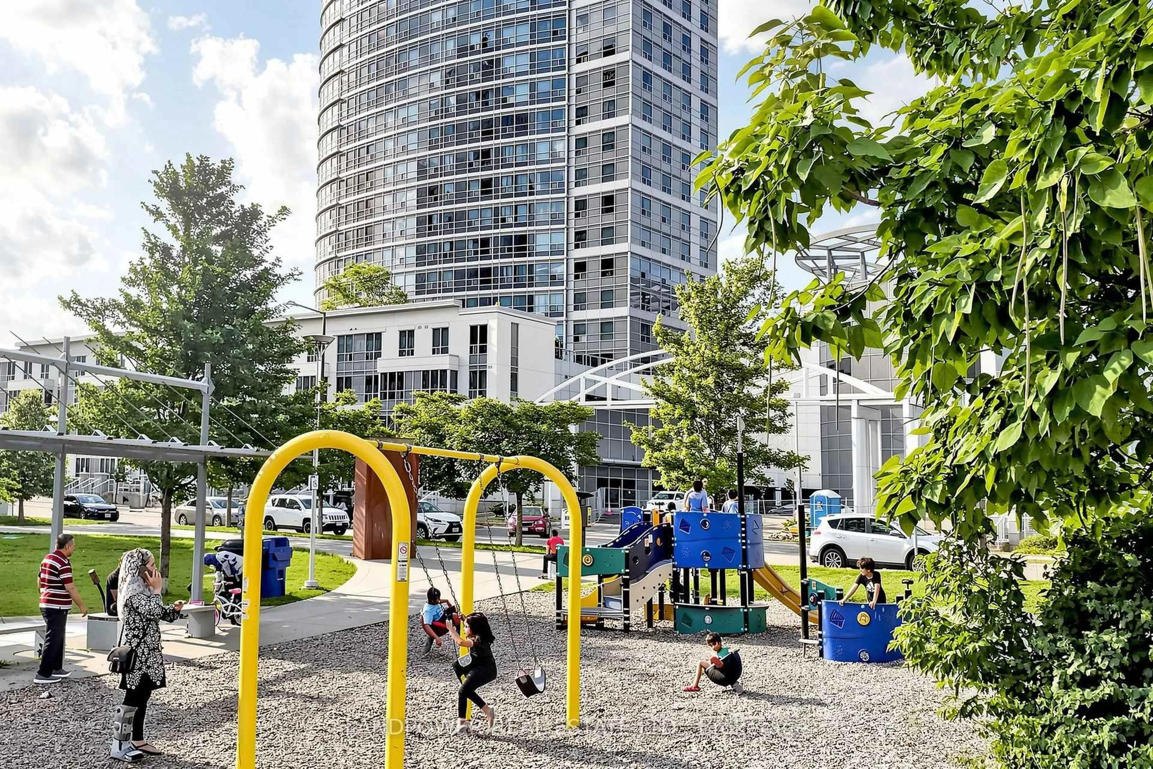 Patio, street for 36 Lee Centre Dr #1801, Toronto Ontario M1H 3K2