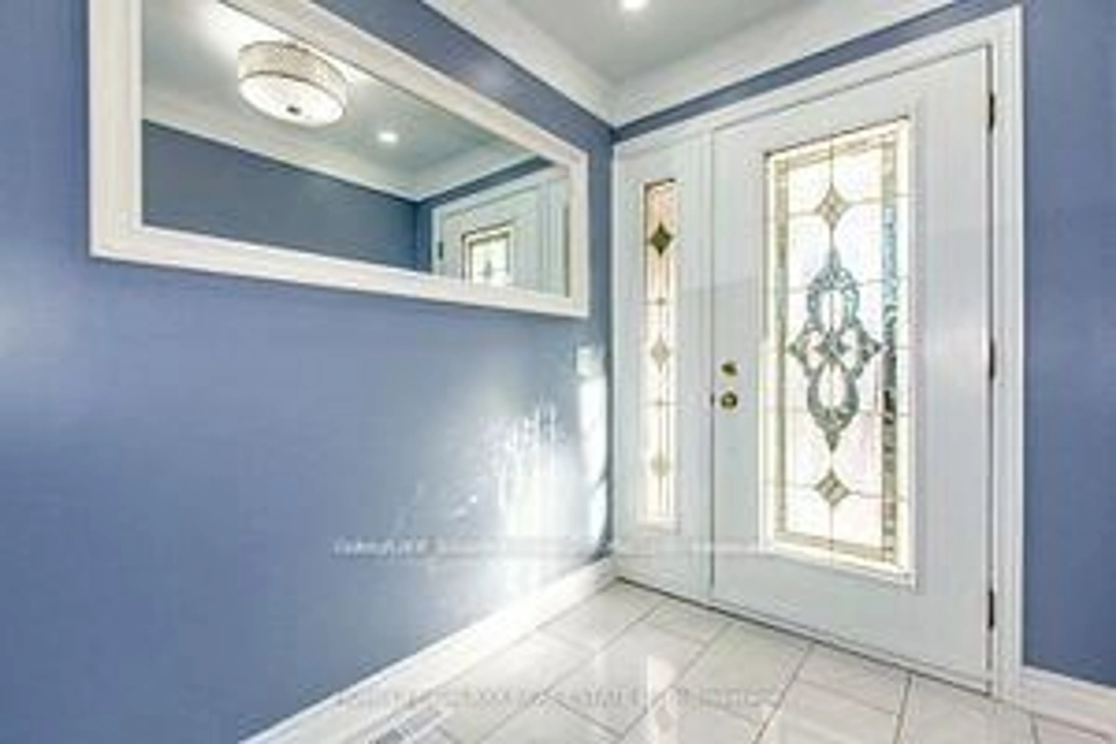 Indoor entryway for 114 Slan Ave, Toronto Ontario M1G 3B8