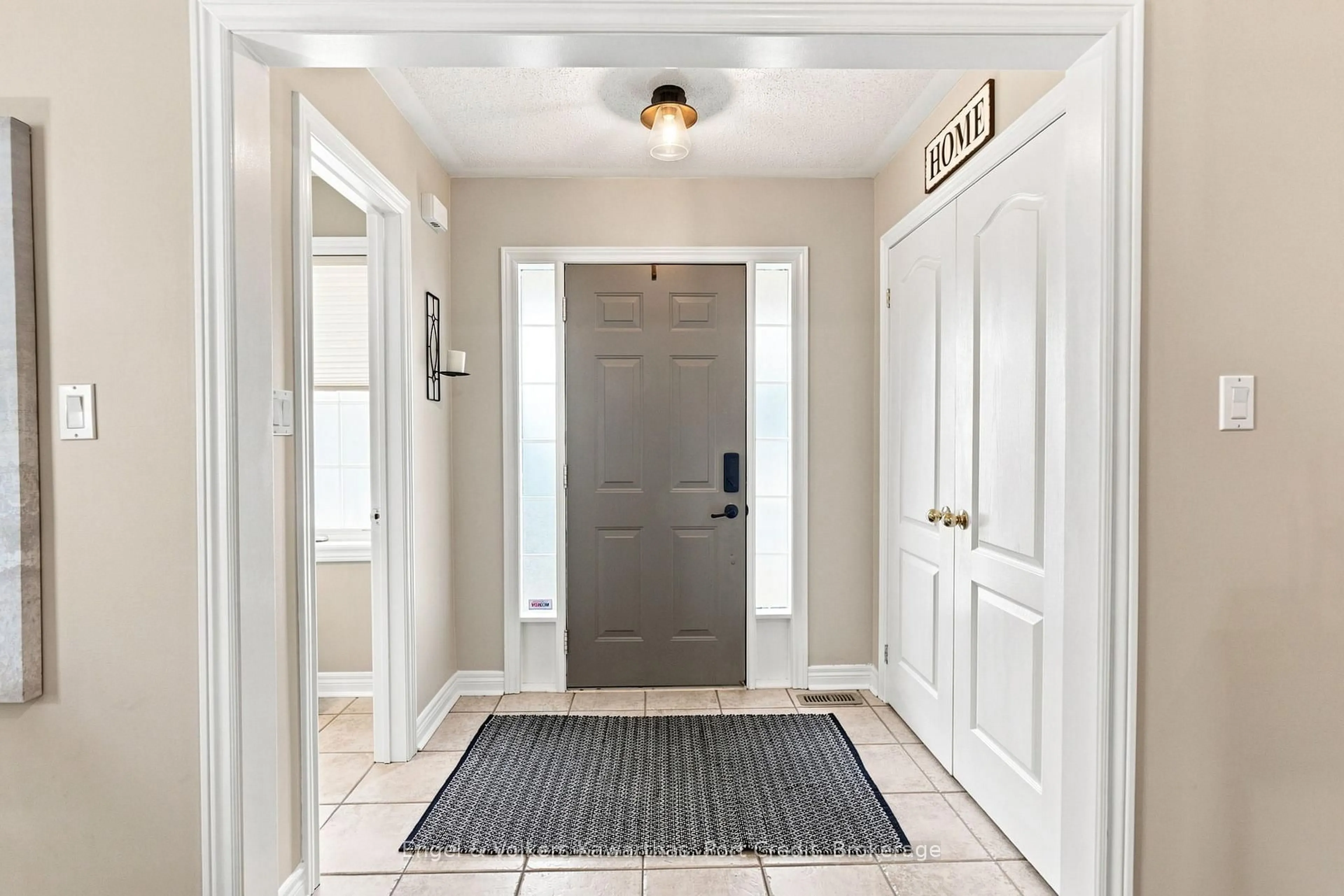 Indoor entryway for 71 Beckett Cres, Clarington Ontario L1E 3J4