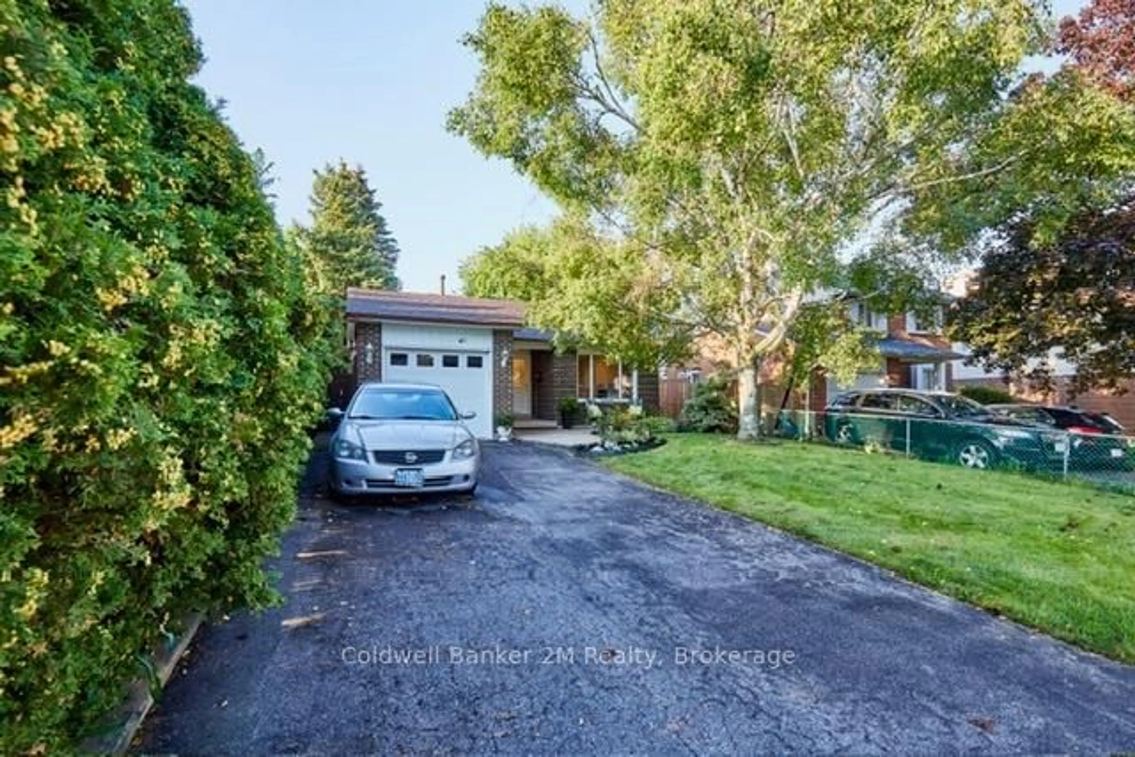 A pic from outside/outdoor area/front of a property/back of a property/a pic from drone, street for 41 Panter Cres, Ajax Ontario L1S 3T4