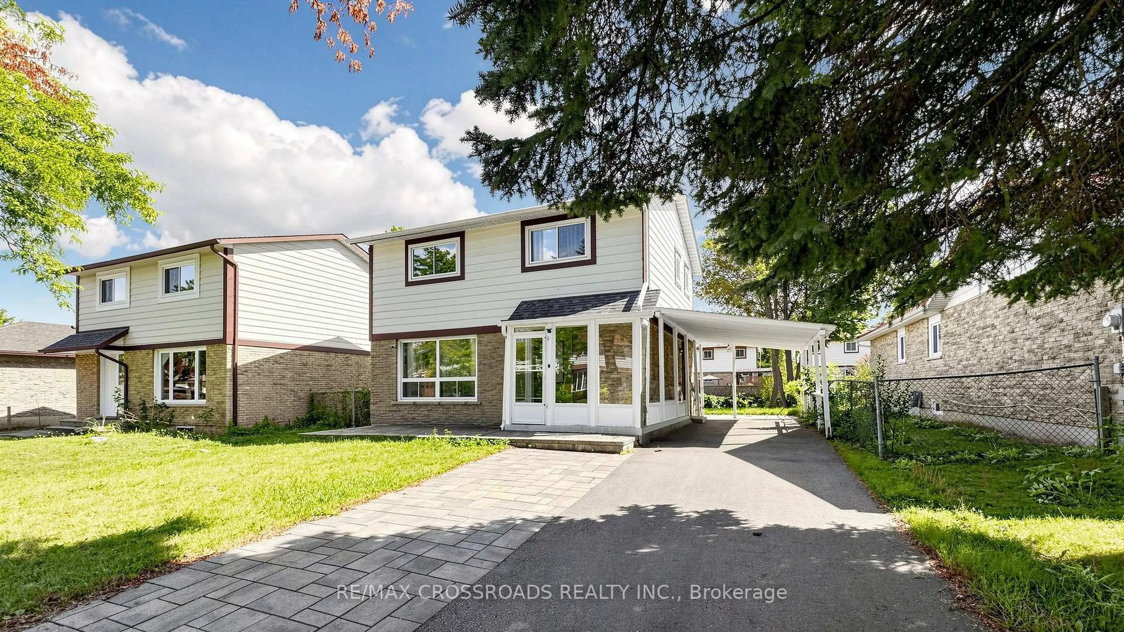 Home with vinyl exterior material, street for 36 United Sq, Toronto Ontario M1B 2C2