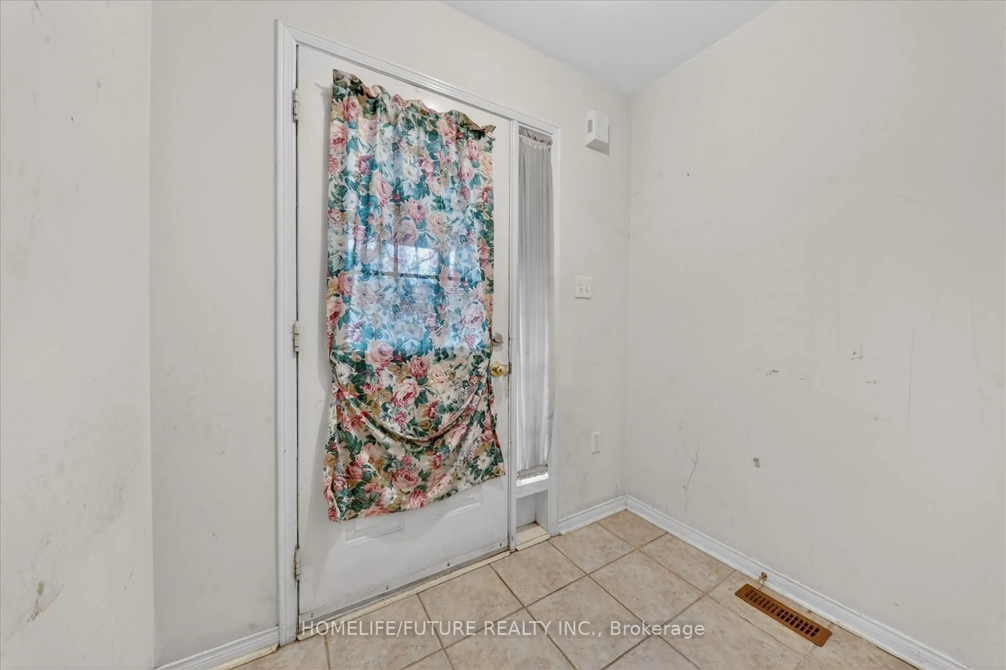 Indoor entryway for 435 Middlefield Rd #17, Toronto Ontario M1S 5W1