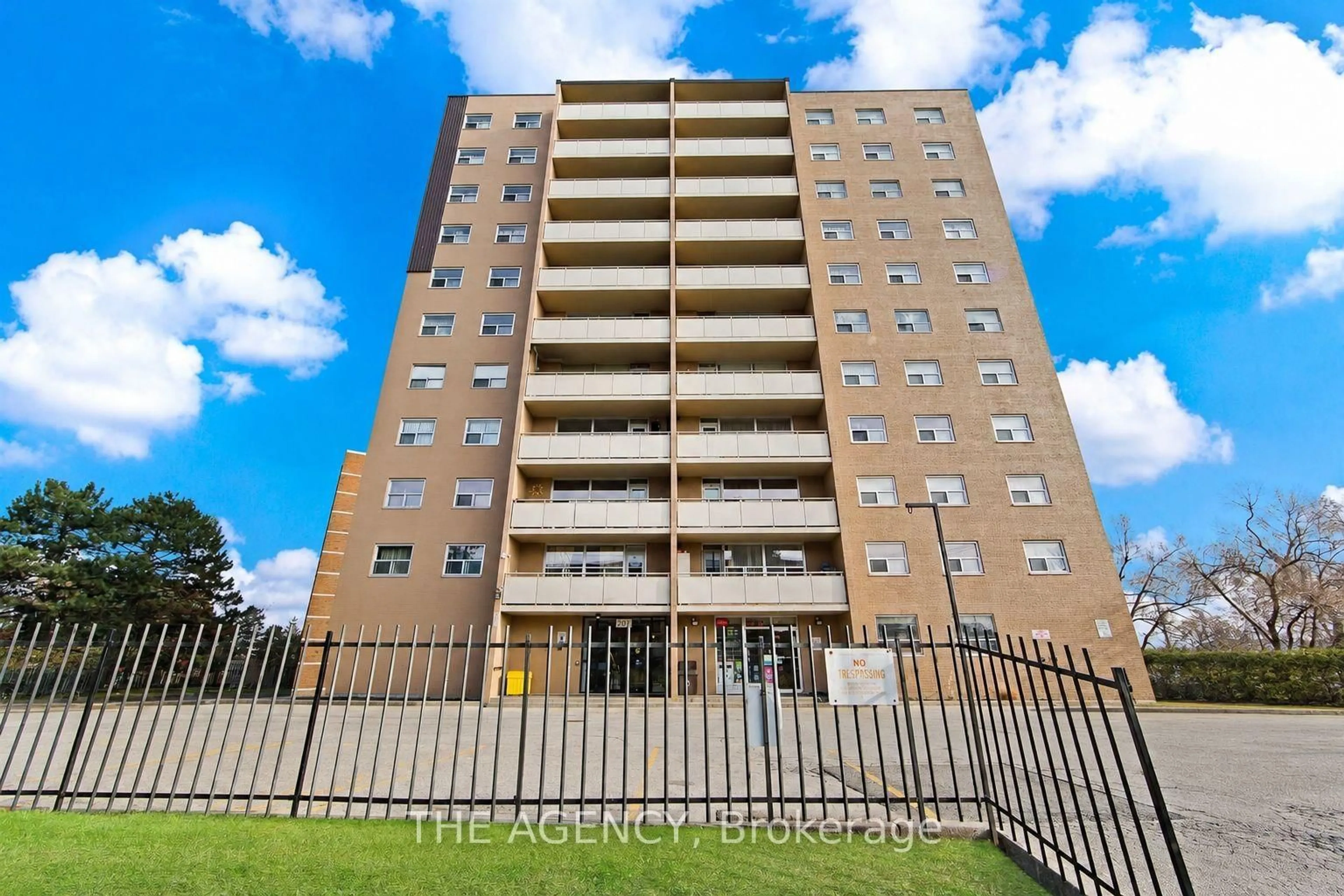 A pic from outside/outdoor area/front of a property/back of a property/a pic from drone, building for 207 Galloway Rd #804, Toronto Ontario M1E 4X3
