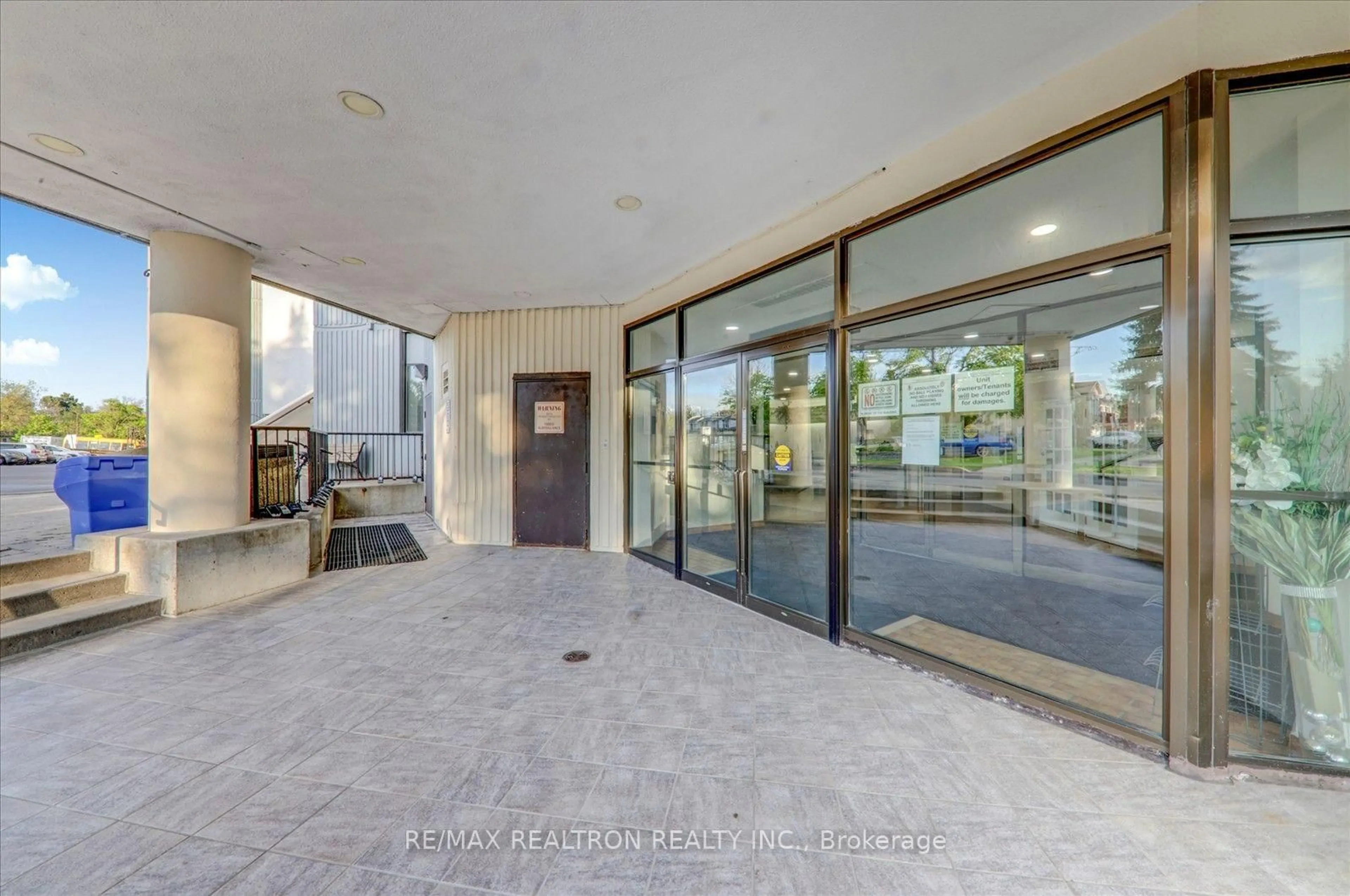 Indoor foyer for 5580 Sheppard Ave #113, Toronto Ontario M1B 2L3