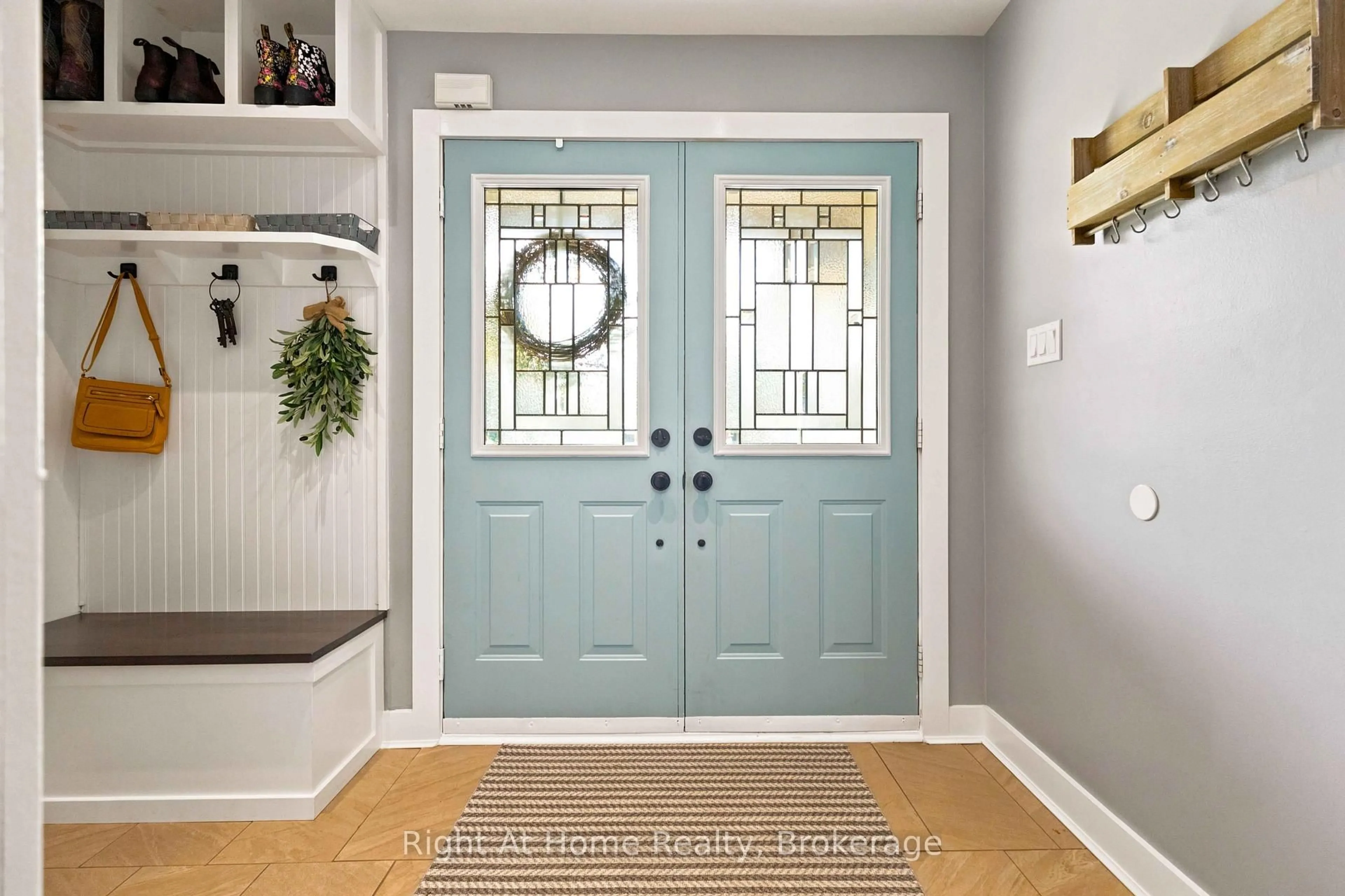 Indoor entryway for 149 Dadson Dr, Clarington Ontario L1C 5M7