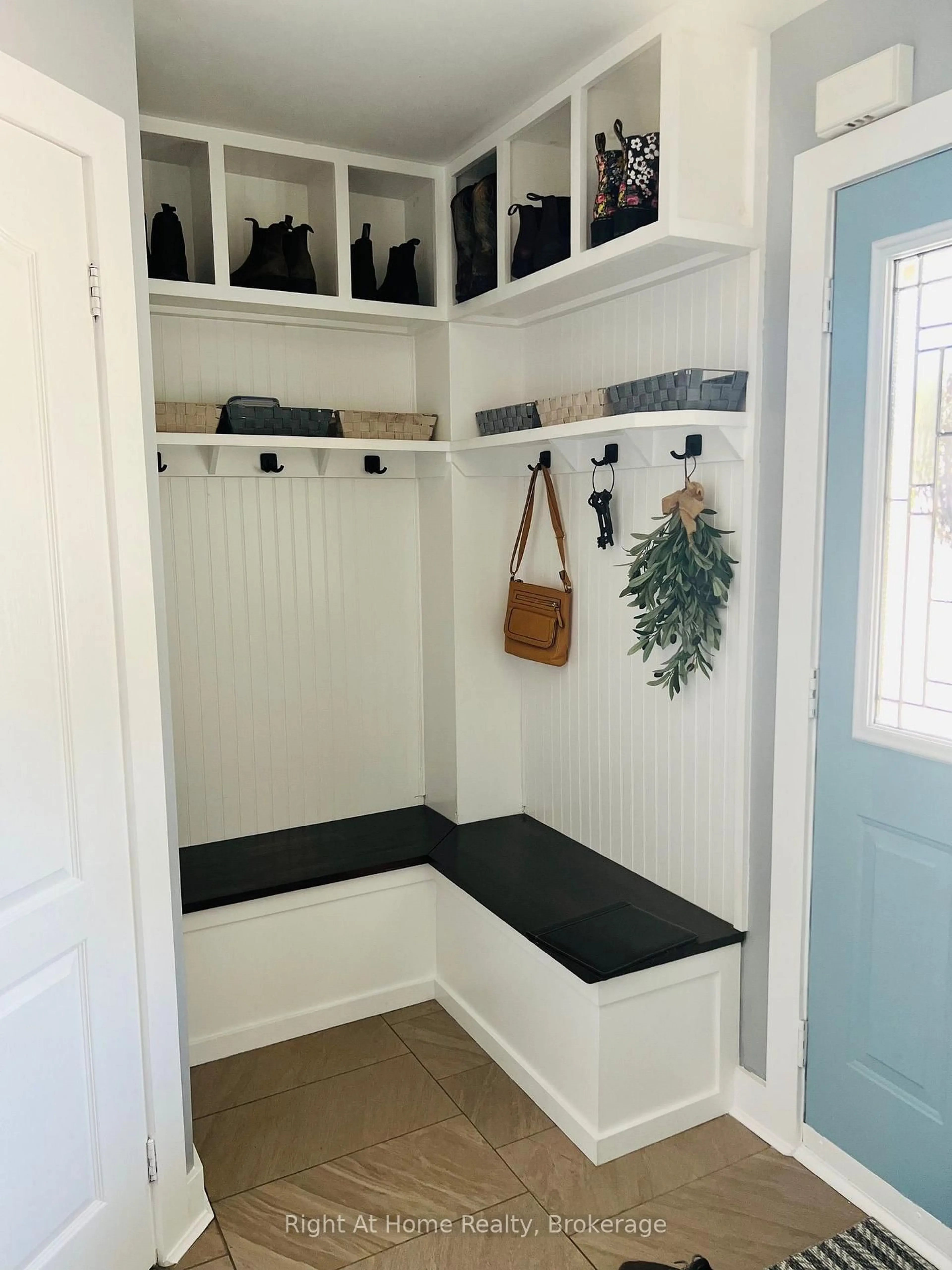 Indoor entryway for 149 Dadson Dr, Clarington Ontario L1C 5M7