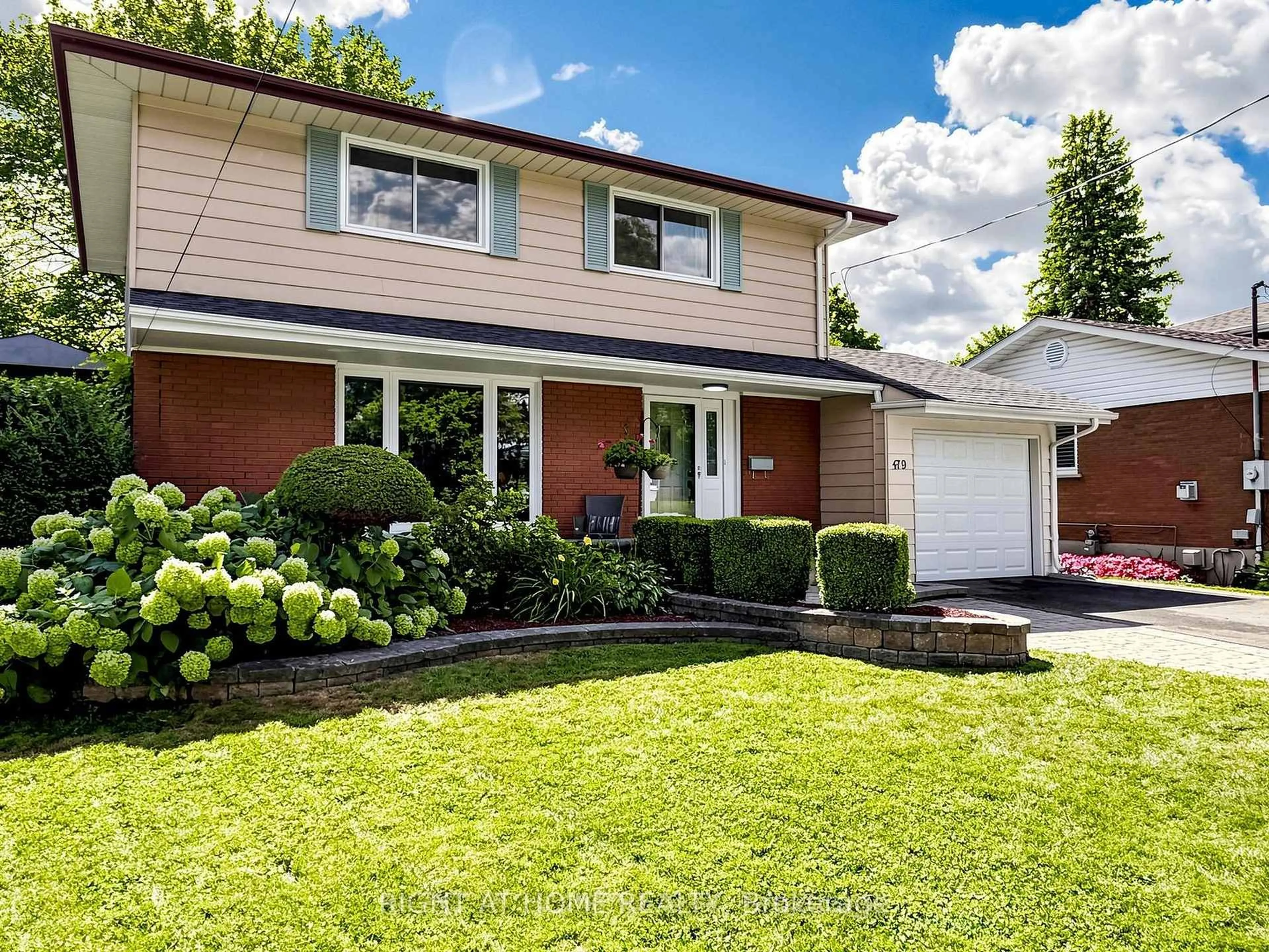 Home with brick exterior material, street for 479 Bernhard Cres, Oshawa Ontario L1G 2B7