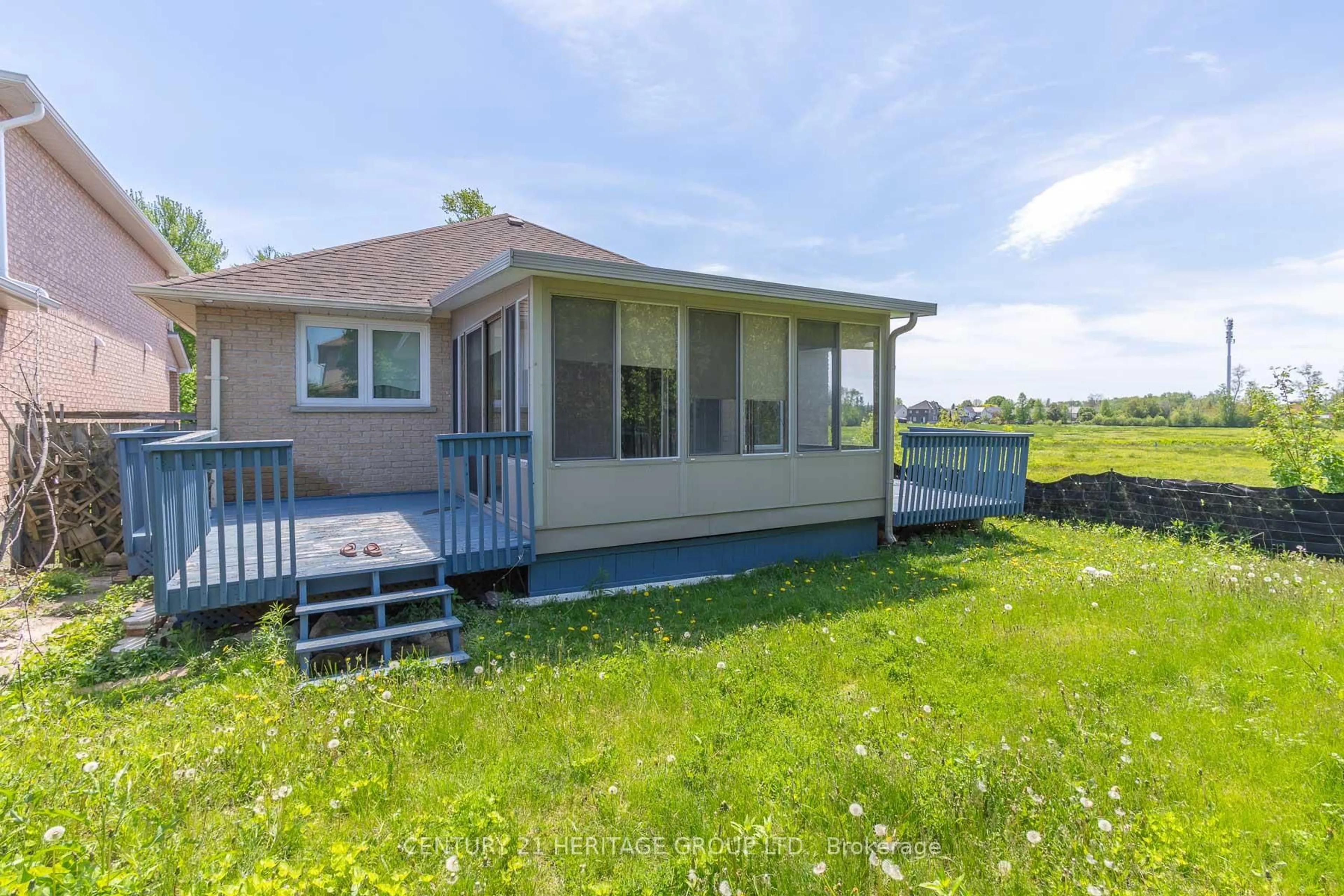 Unknown for 305 Sandringham Dr, Clarington Ontario L1E 3A7