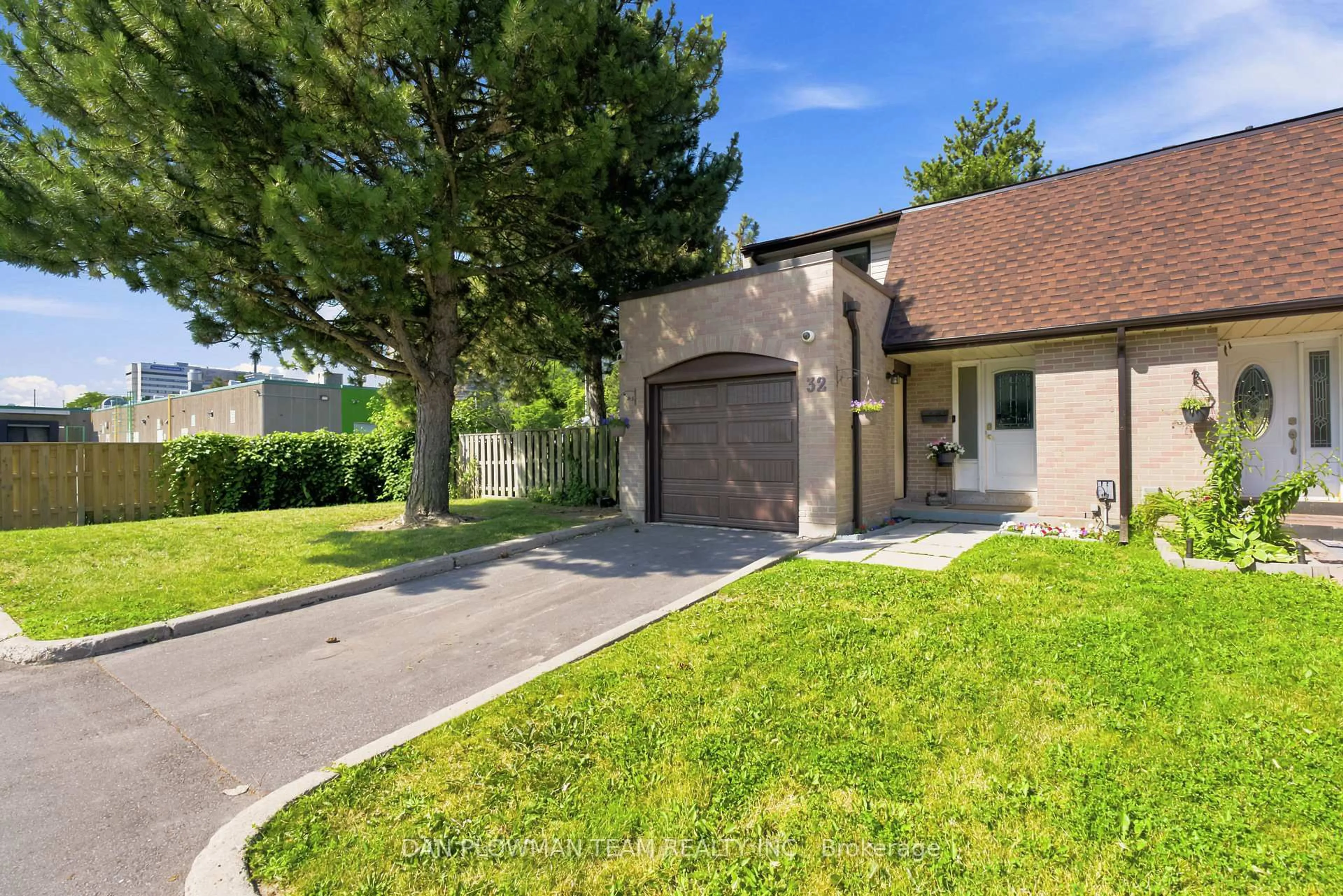 A pic from outside/outdoor area/front of a property/back of a property/a pic from drone, street for 11 Livonia Pl #32, Toronto Ontario M1E 4W5