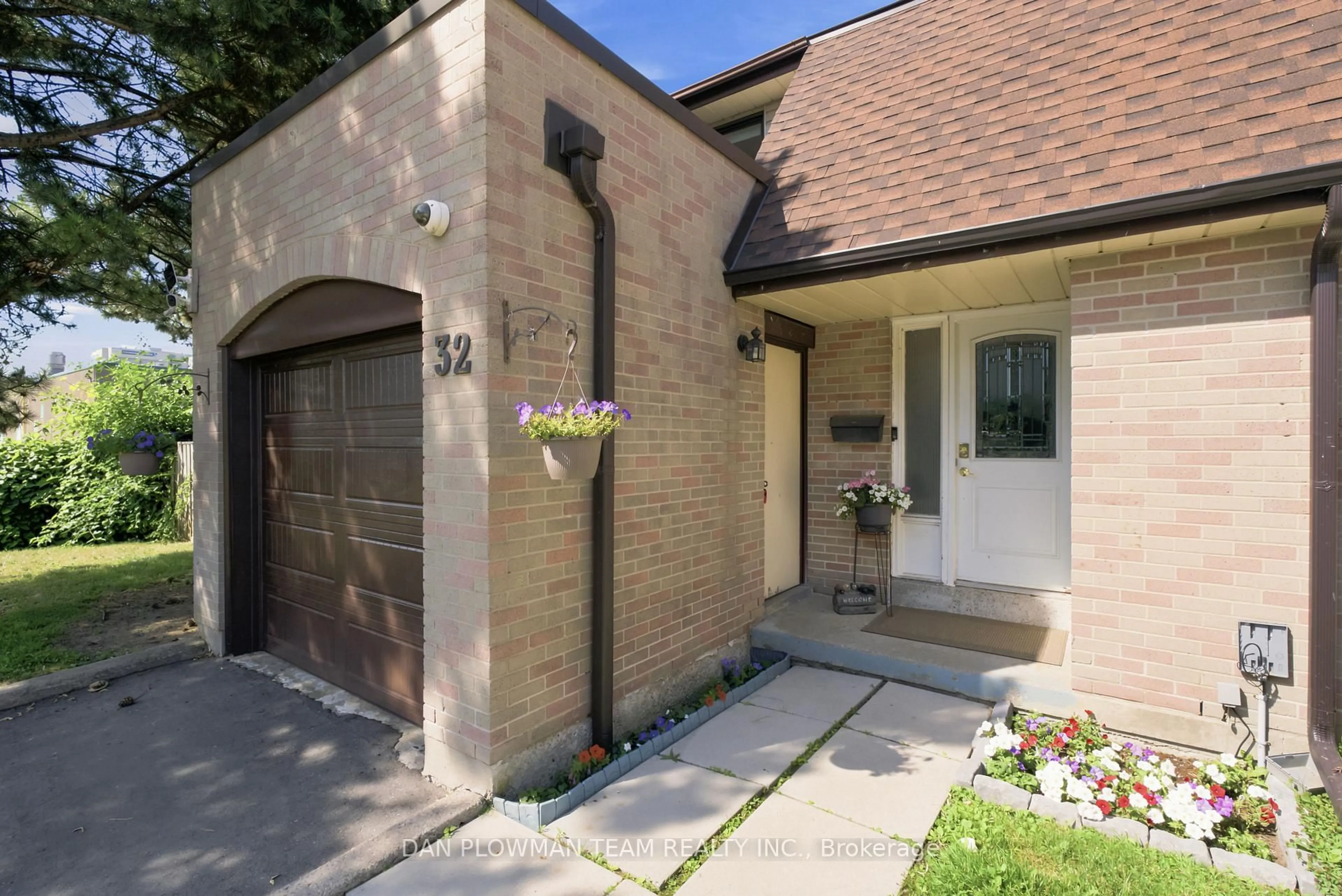 Home with brick exterior material, street for 11 Livonia Pl #32, Toronto Ontario M1E 4W5