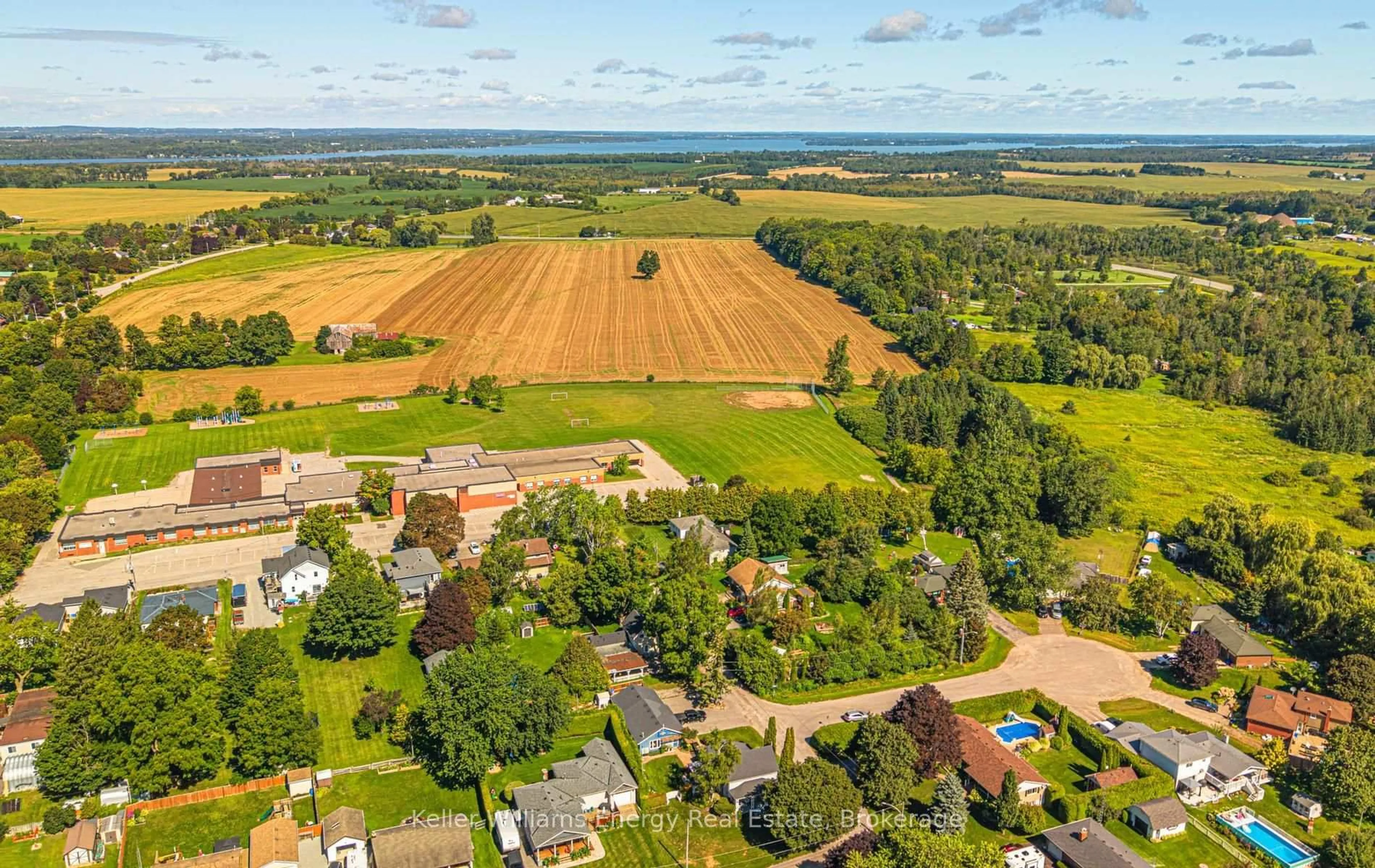 A pic from outside/outdoor area/front of a property/back of a property/a pic from drone, unknown for 14 Mason St, Scugog Ontario L0B 1B0