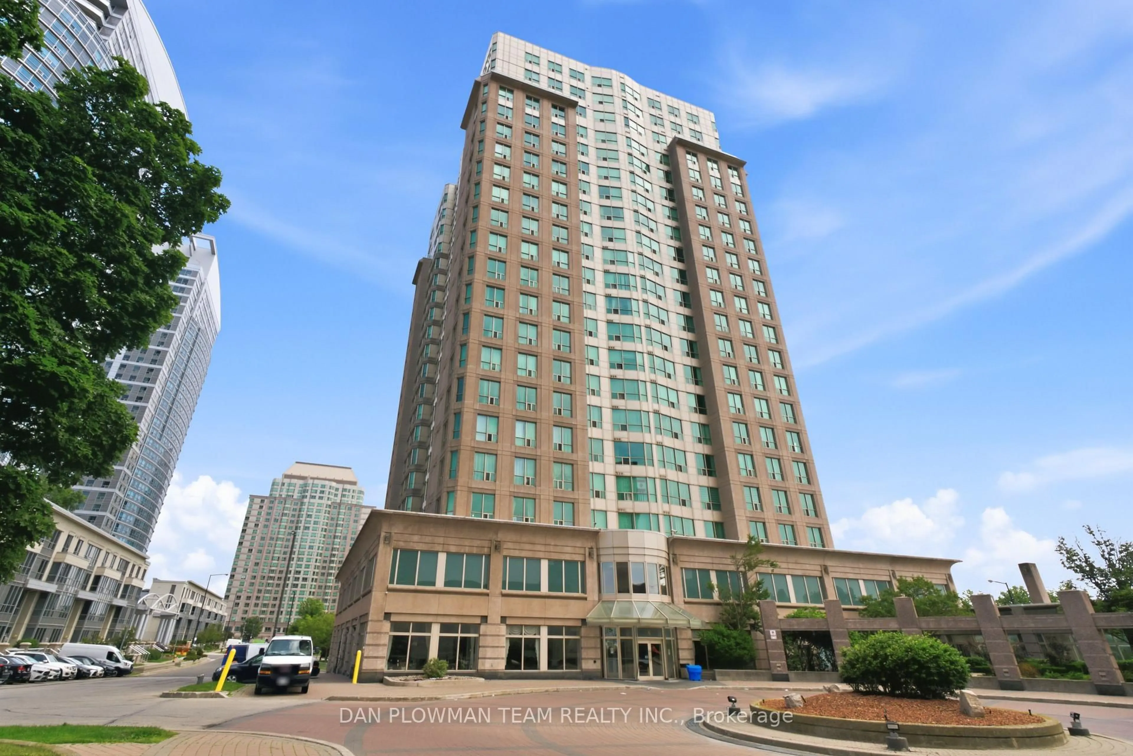Indoor foyer for 8 Lee Centre Dr #913, Toronto Ontario M1H 3H8