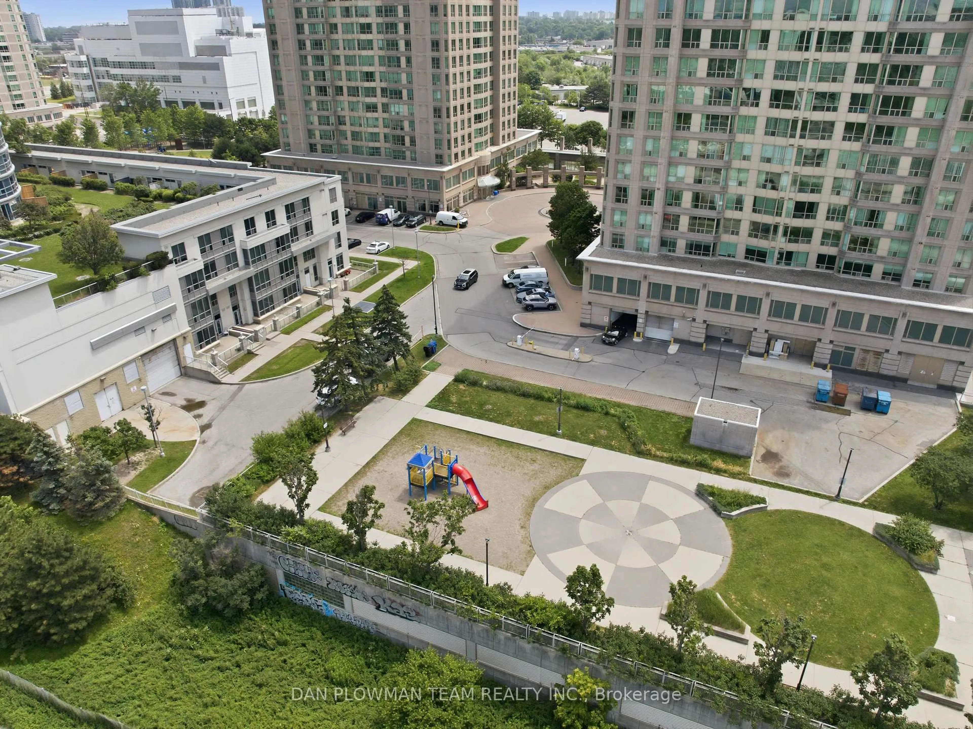 A pic from outside/outdoor area/front of a property/back of a property/a pic from drone, city buildings view from balcony for 8 Lee Centre Dr #913, Toronto Ontario M1H 3H8