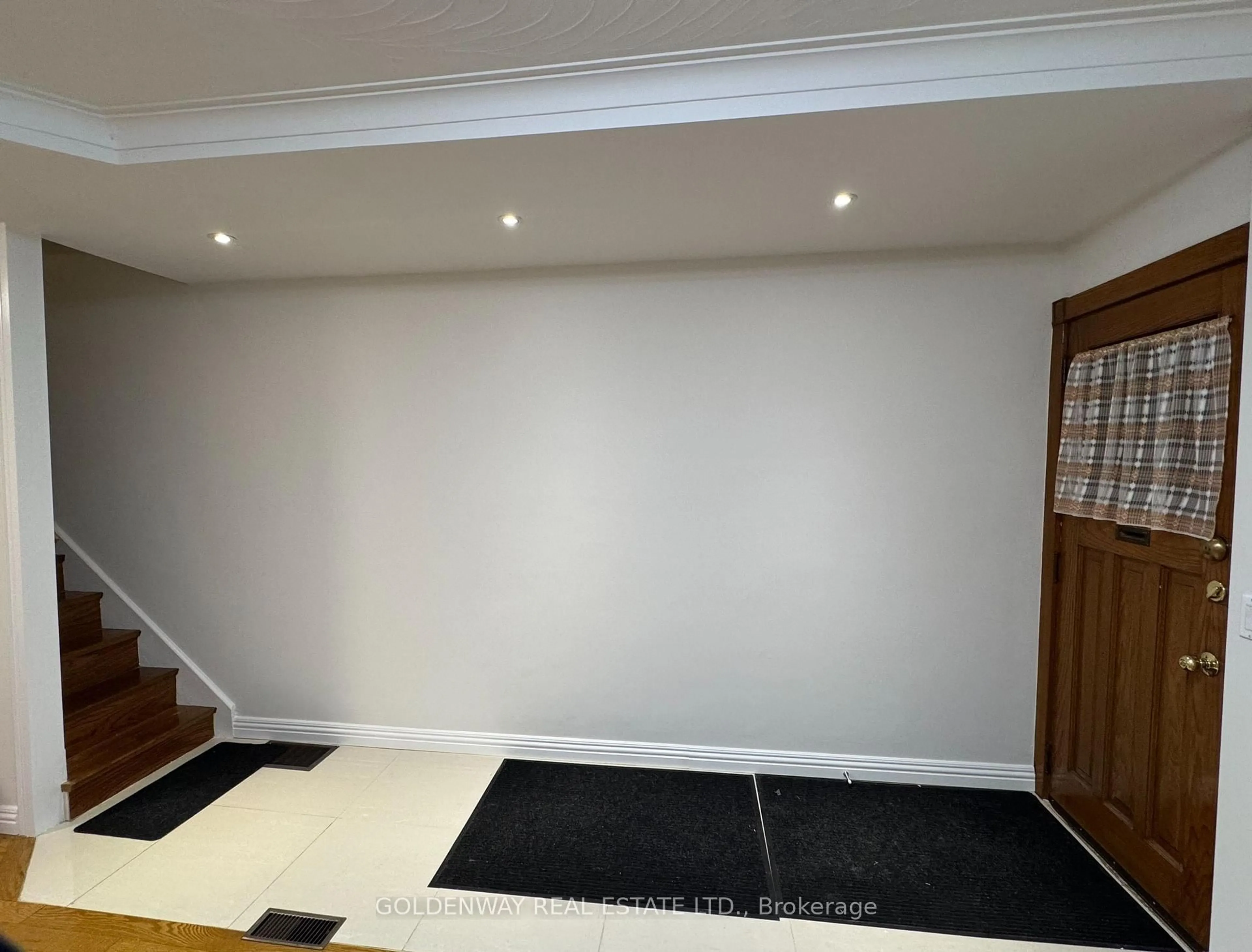 A pic of a room for 327 Springdale Blvd, Toronto Ontario M4C 2A3