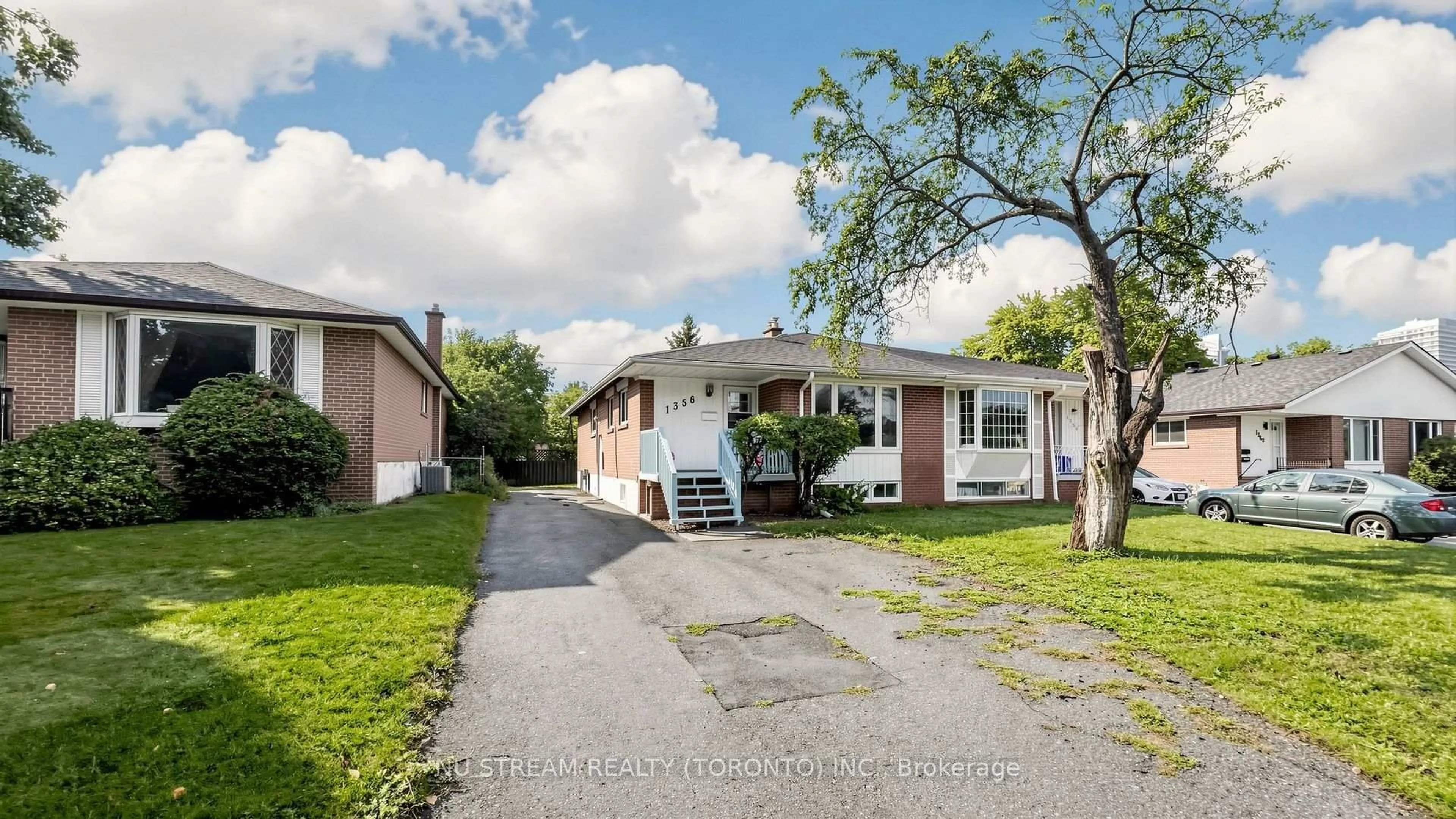 Unknown for 1356 Tatra Dr, Pickering Ontario L1W 1K6