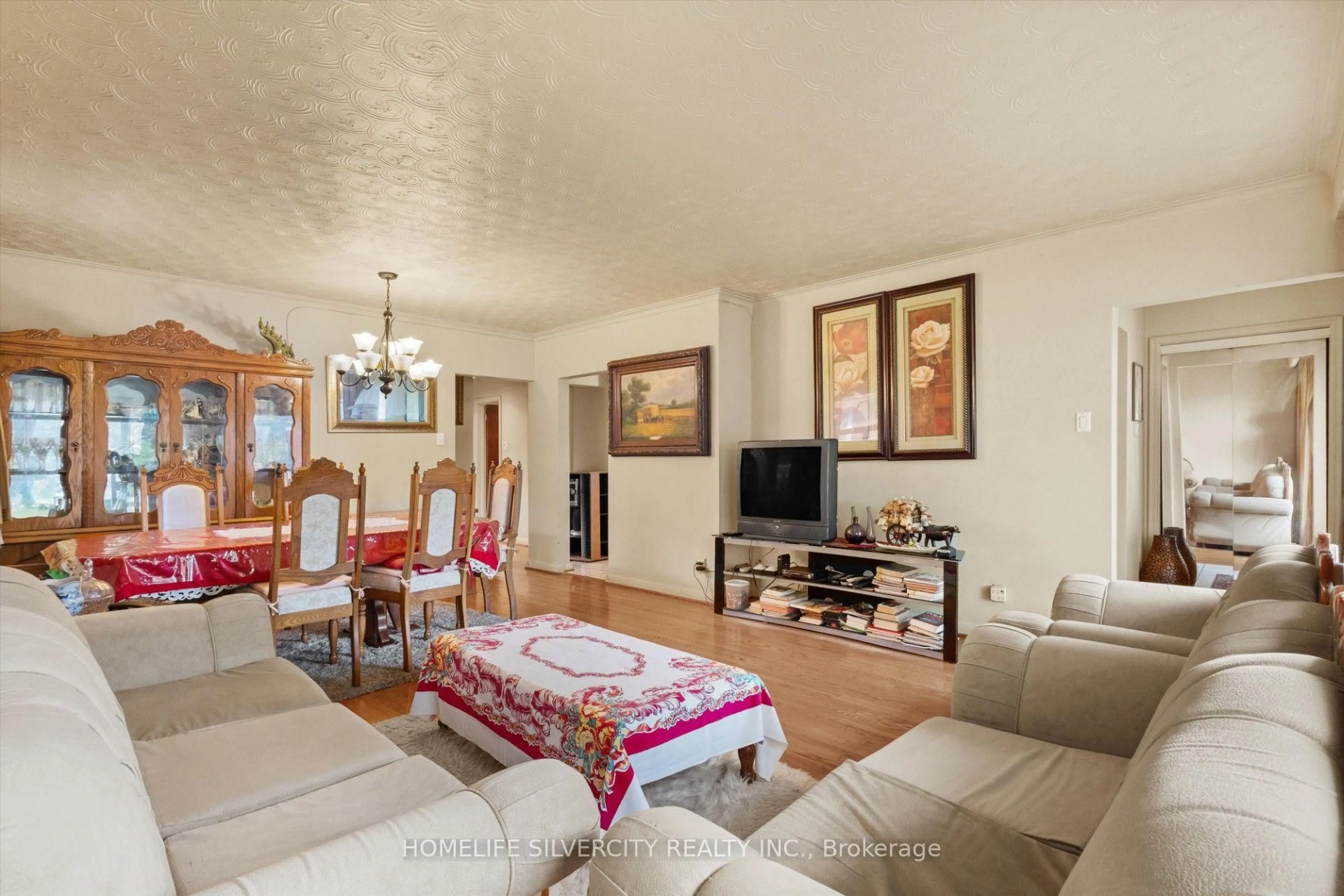 Living room with furniture, unknown for 364 Bellamy Rd, Toronto Ontario M1H 1E8