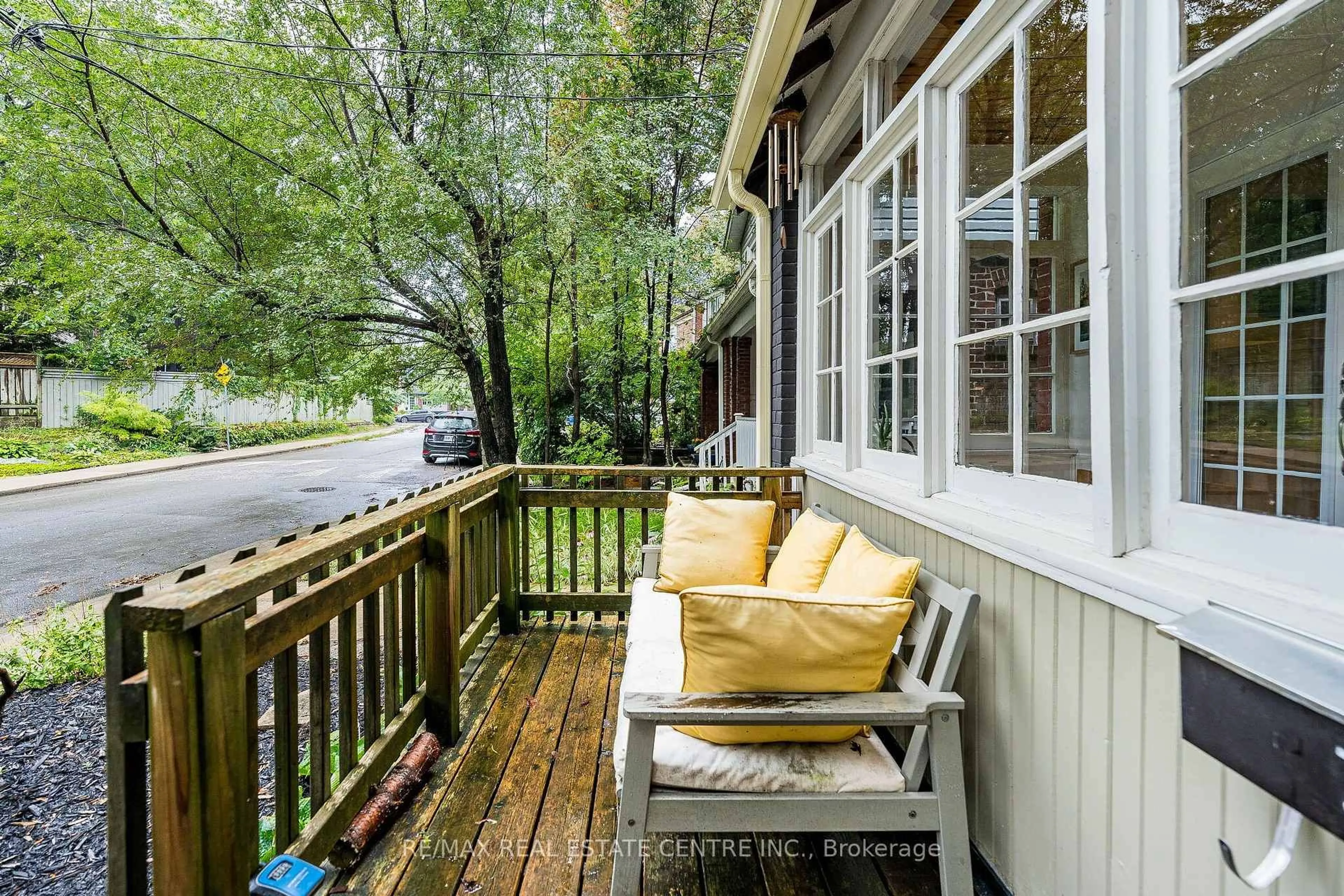 Patio, street for 14 Wildwood Cres, Toronto Ontario M4L 2K7
