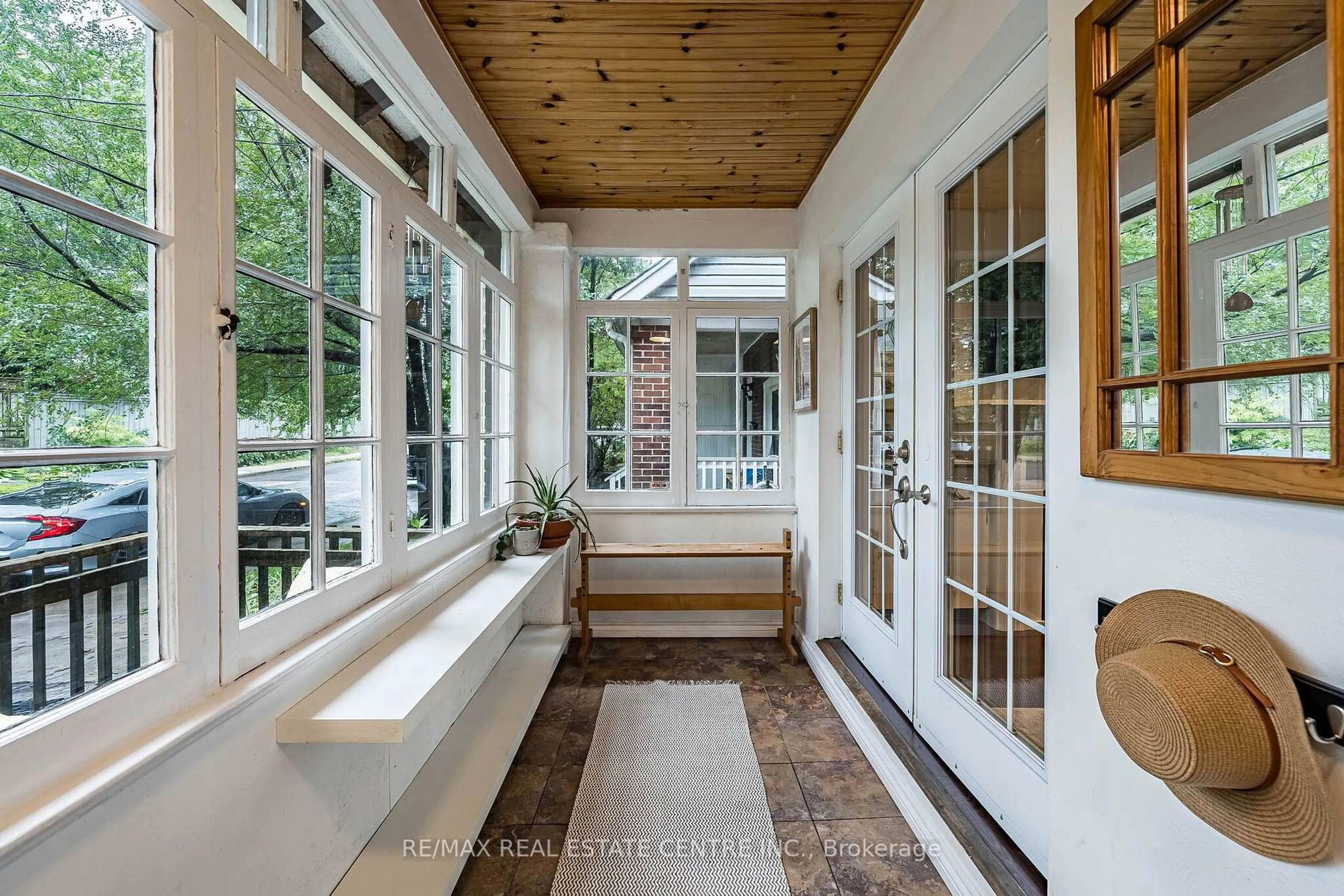 Indoor entryway for 14 Wildwood Cres, Toronto Ontario M4L 2K7