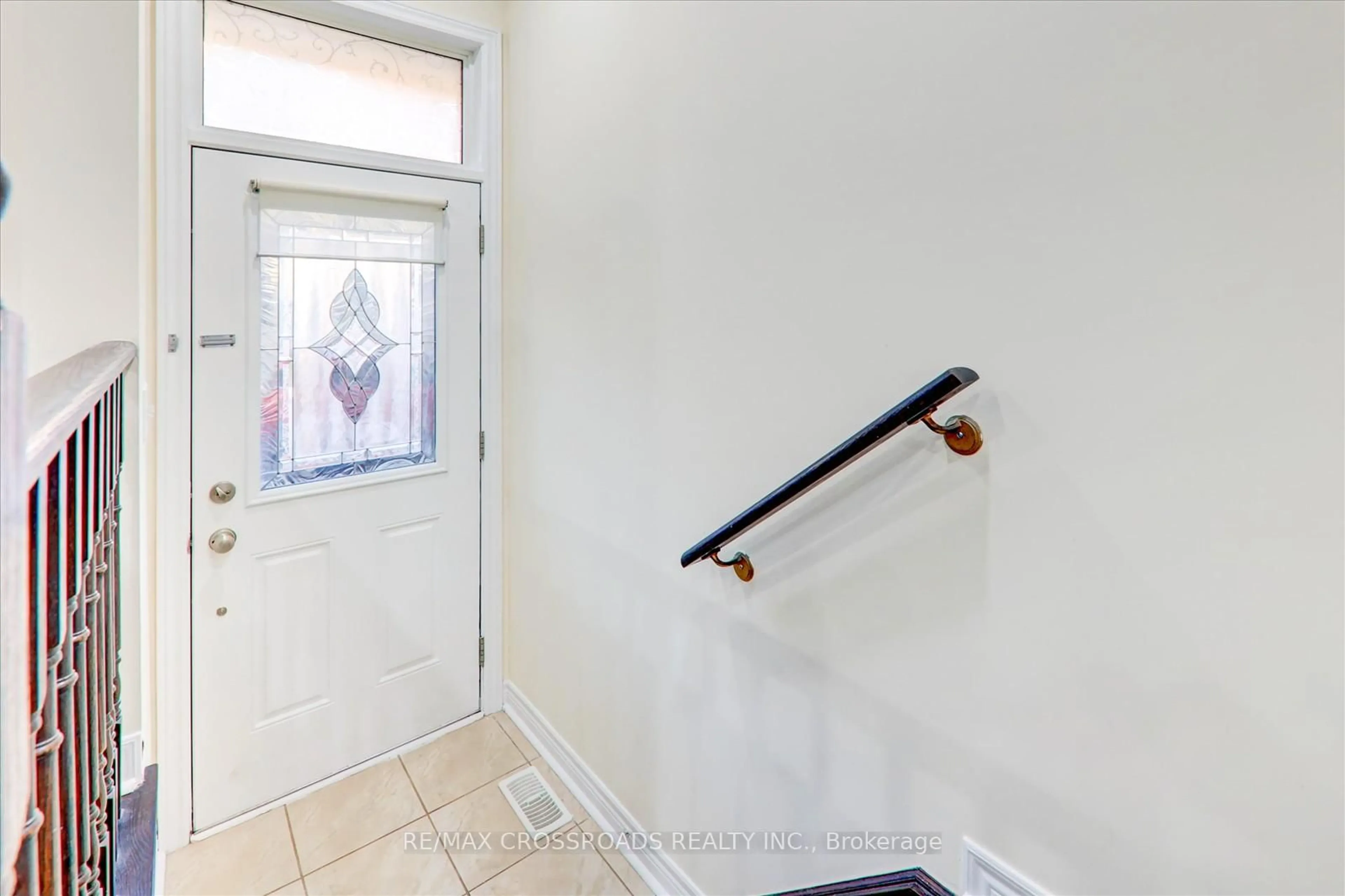 Indoor entryway for 19 Kawneer Terr, Toronto Ontario M1P 0C3