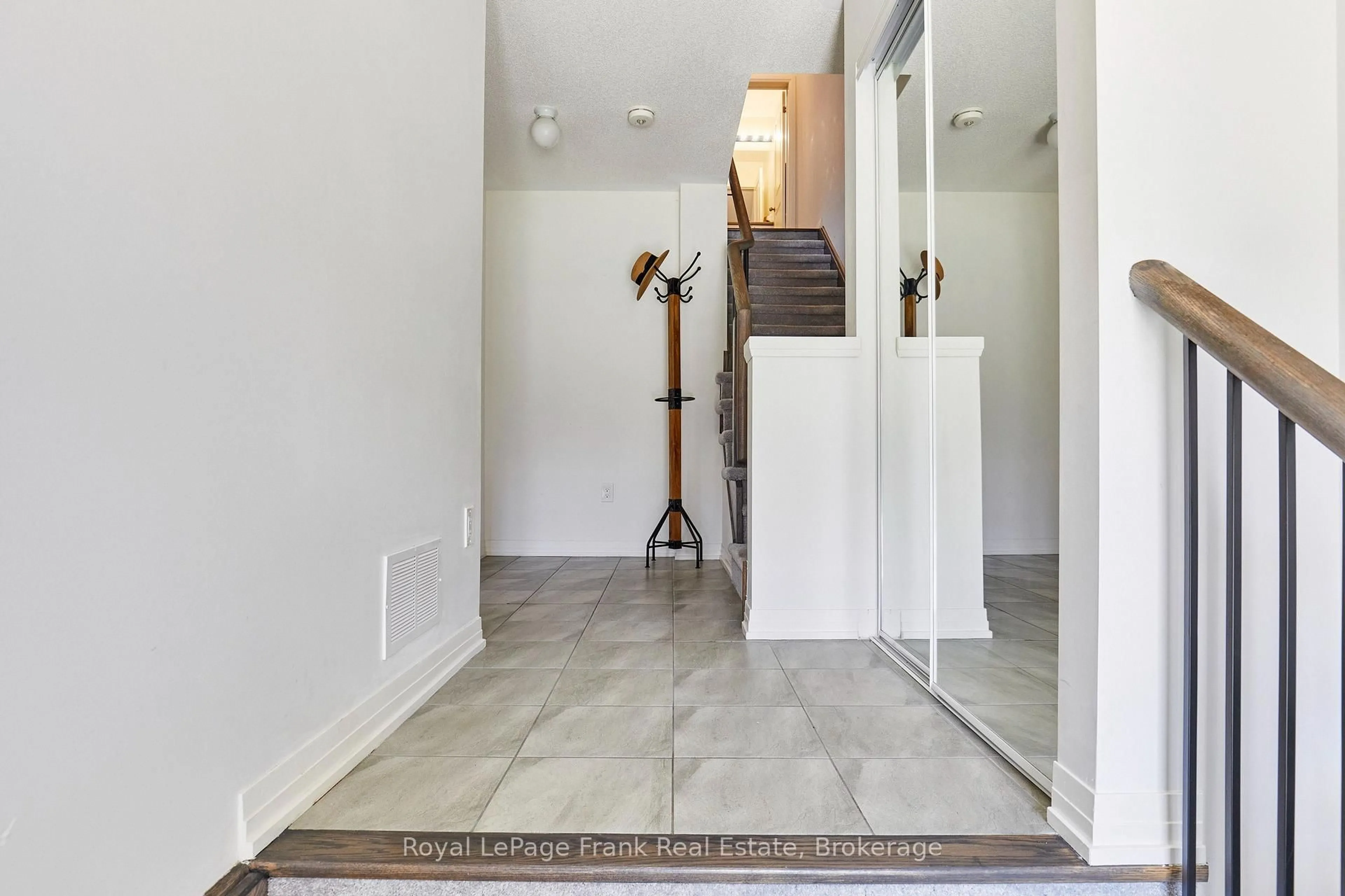 Indoor entryway for 26 Clarington Blvd, Clarington Ontario L1C 7E5