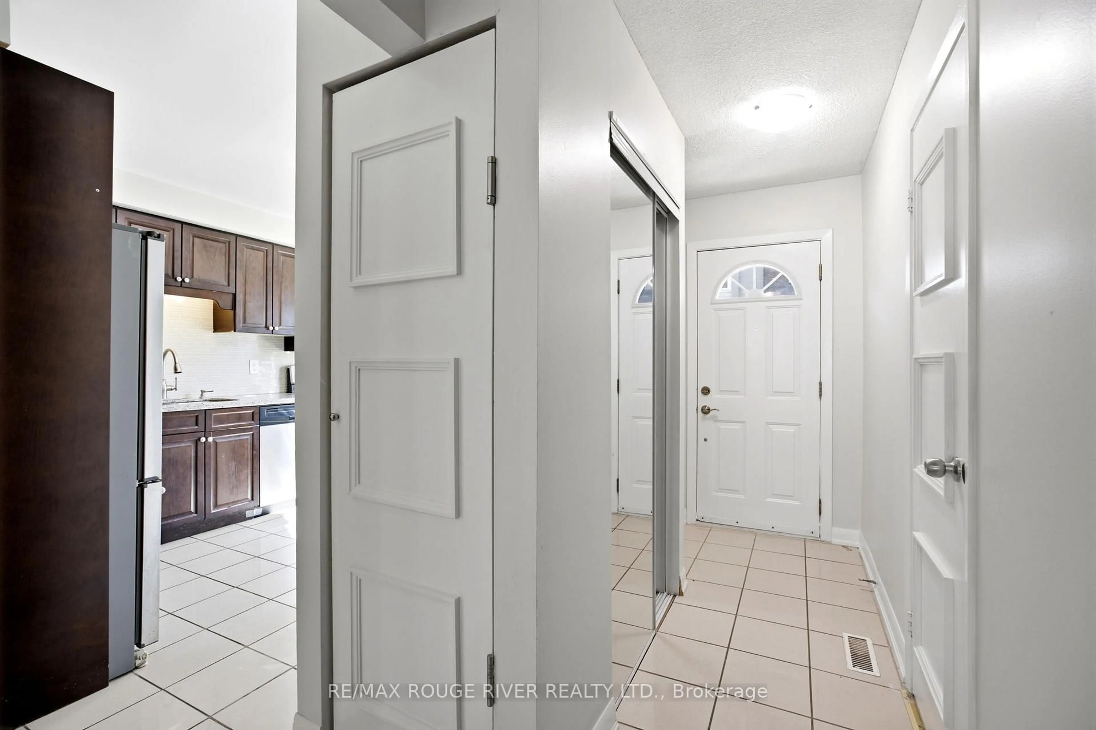 Indoor entryway for 21 Livonia Pl #76, Toronto Ontario M1E 4W5