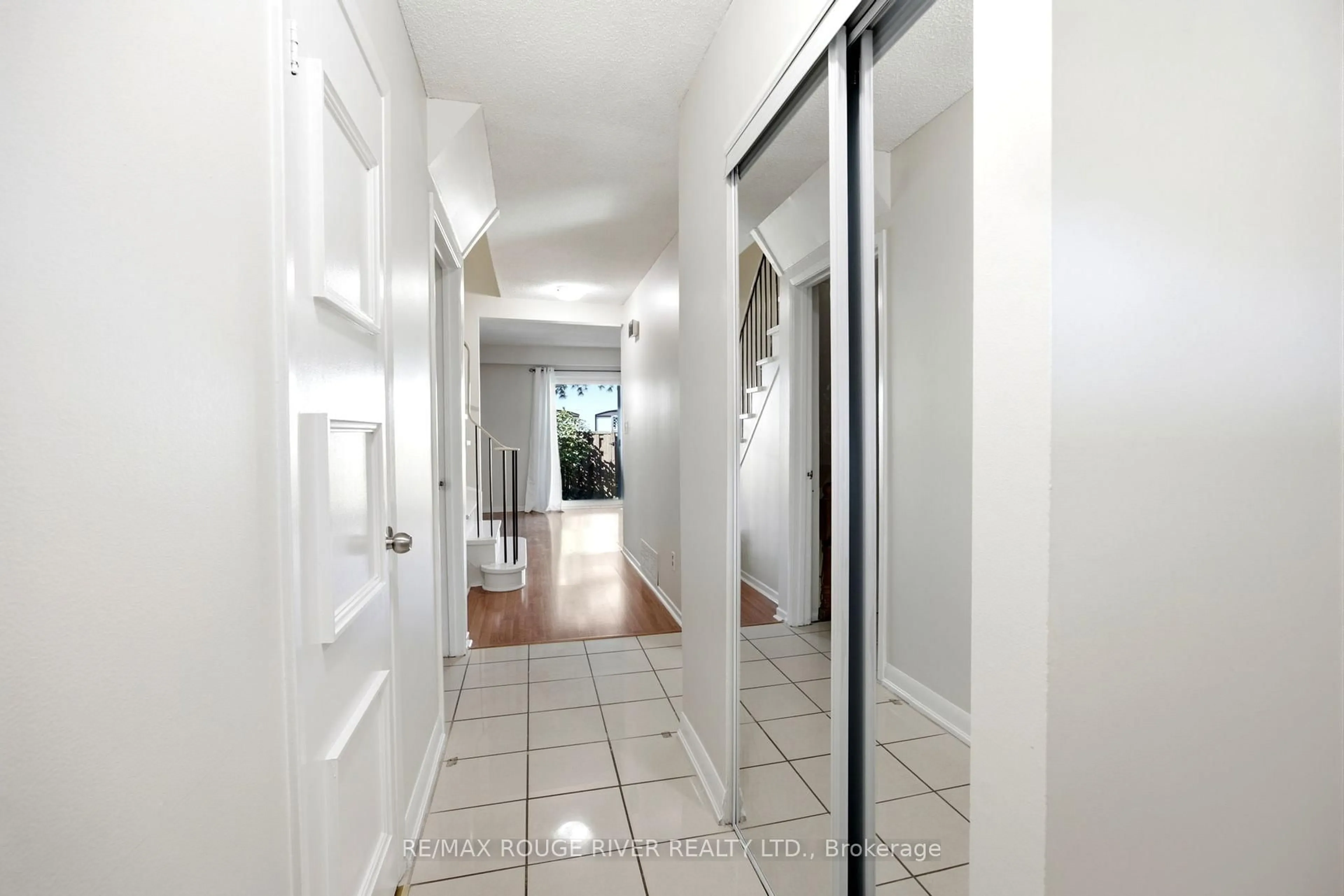 Indoor foyer for 21 Livonia Pl #76, Toronto Ontario M1E 4W5