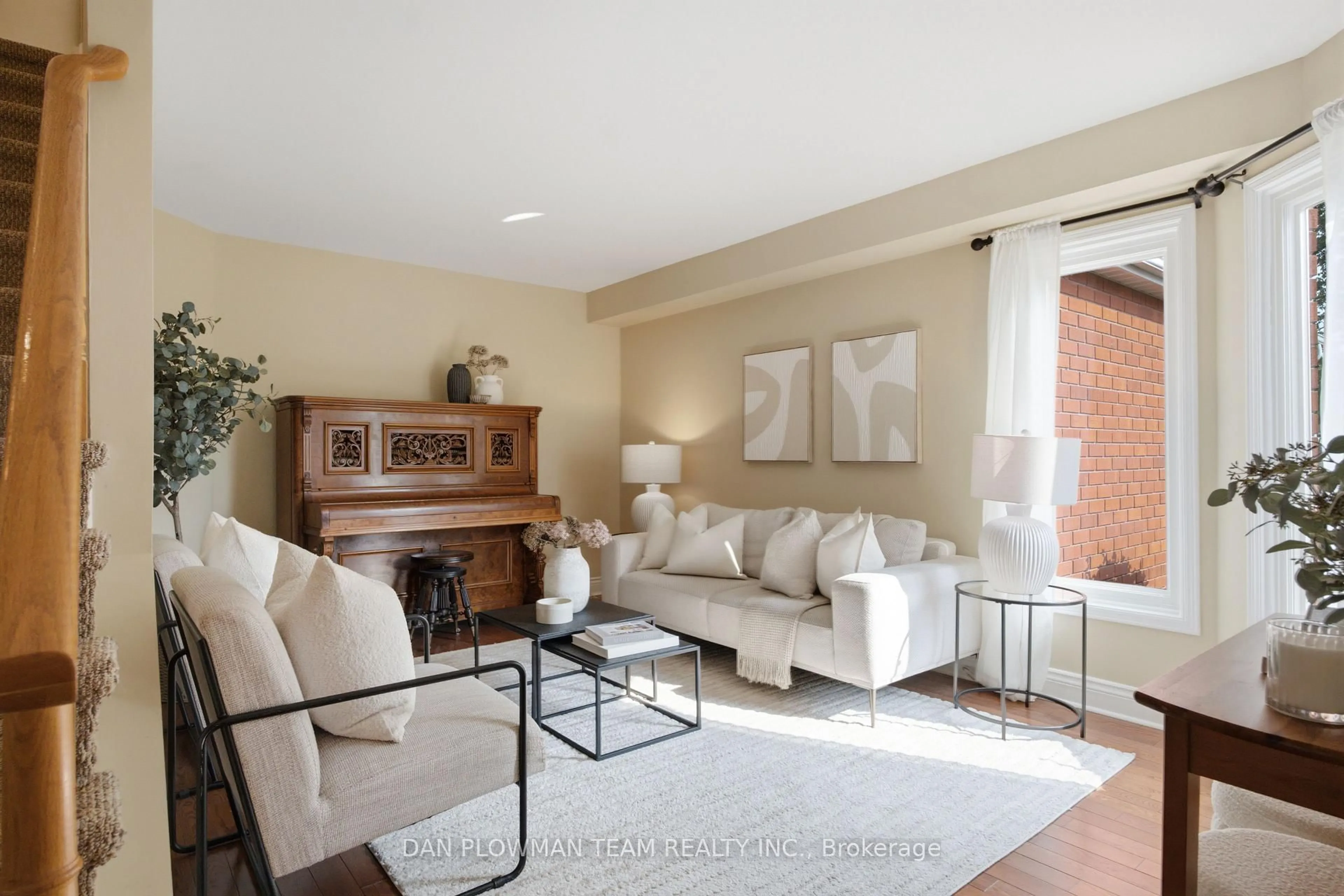 Living room with furniture, unknown for 6 Saddlebrook Crt, Clarington Ontario L1E 2C5