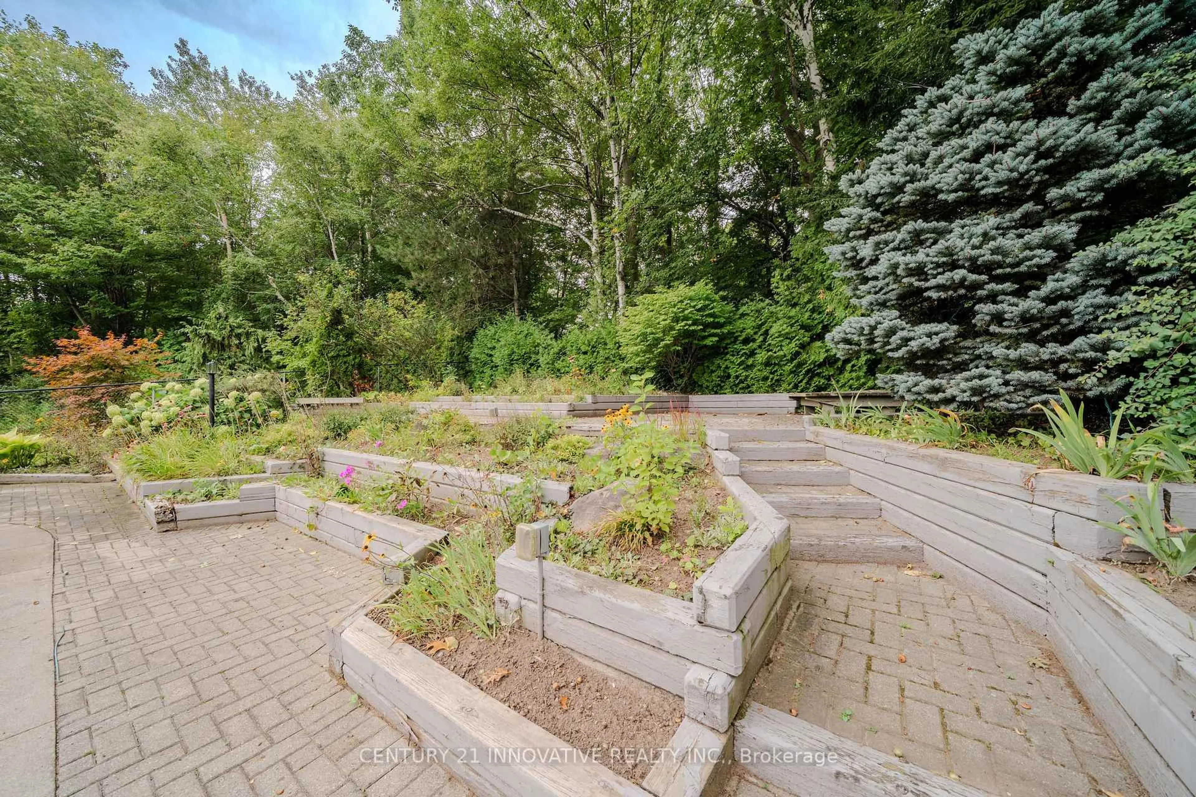 Patio, forest/trees view for 1058 Chelsea Crt, Oshawa Ontario L1G 7R4