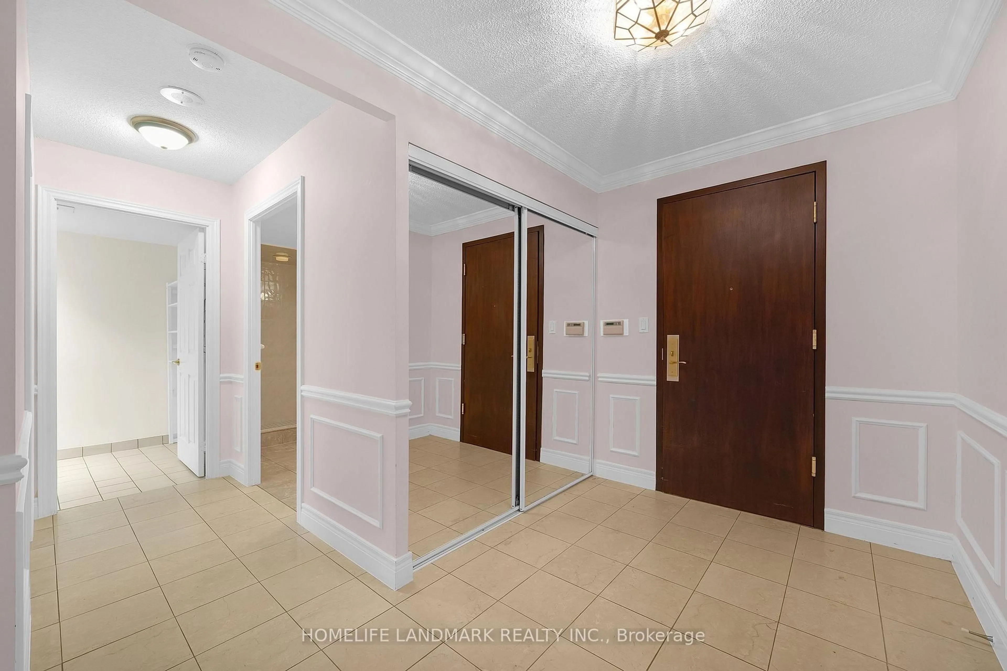 Indoor foyer for 138 Bonis Ave #320, Toronto Ontario M1T 3V9