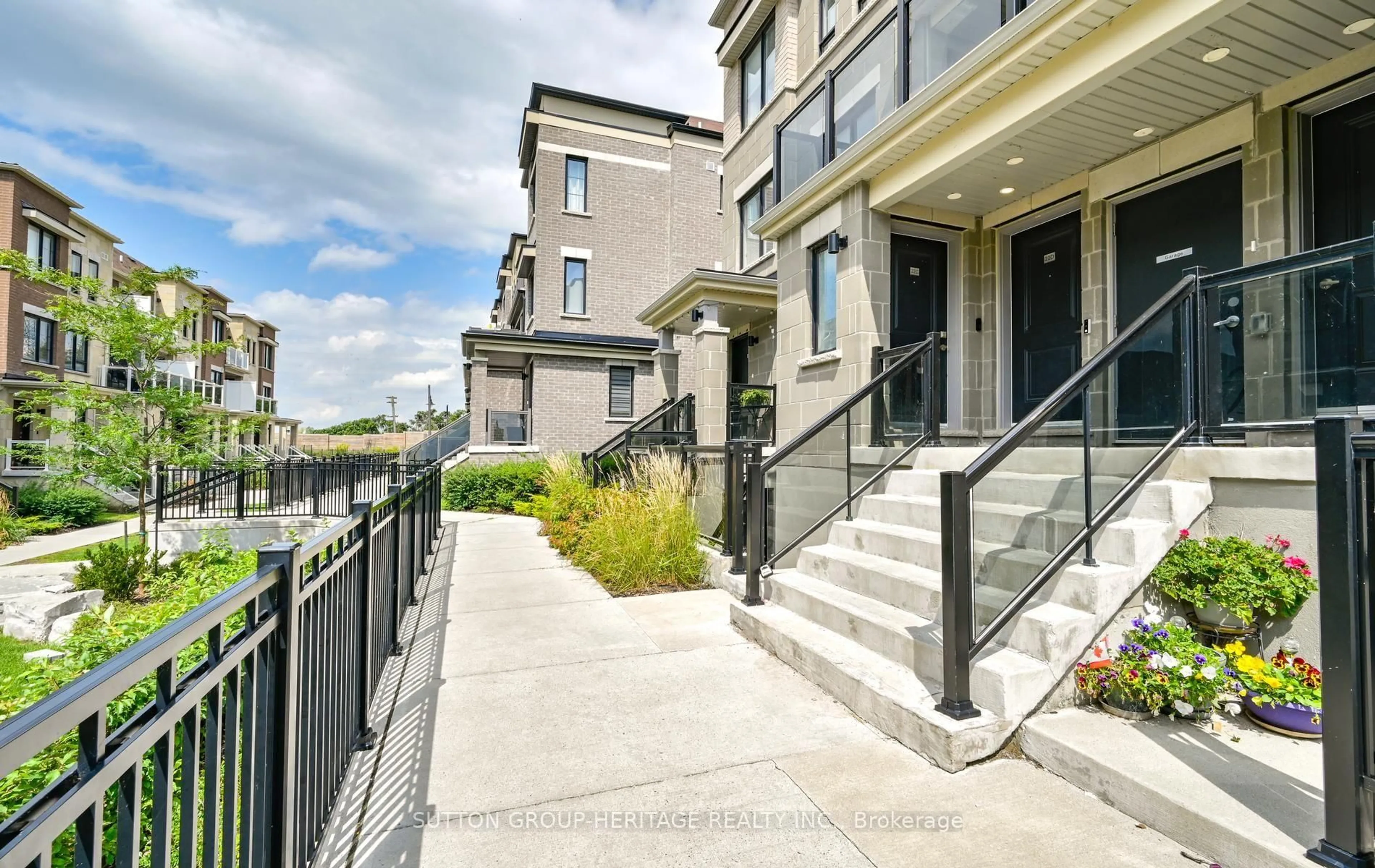 Patio, street for 22 C Lookout Dr, Clarington Ontario L1C 7G1