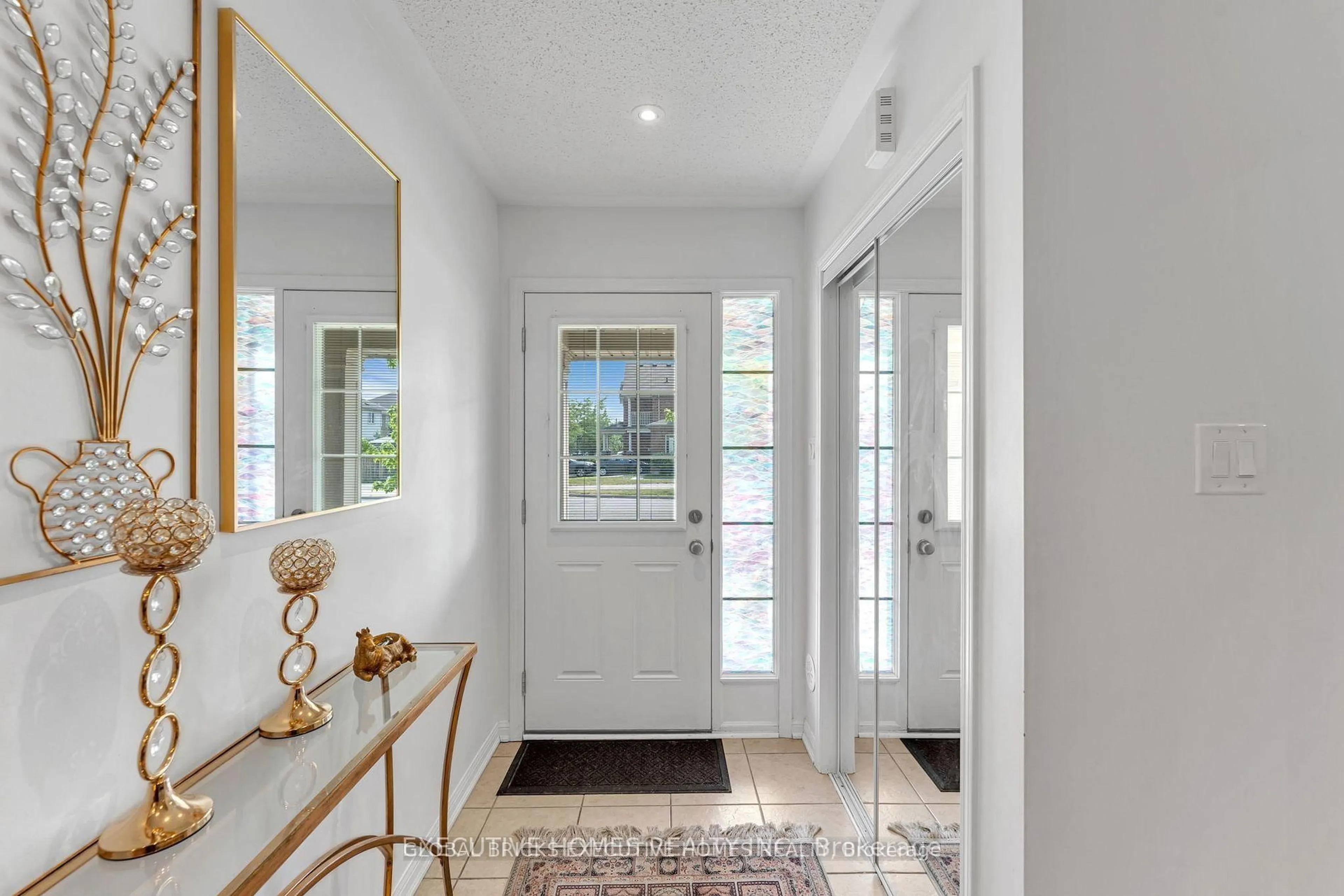 Indoor entryway for 2478 William Jackson Dr, Pickering Ontario L1X 0C3