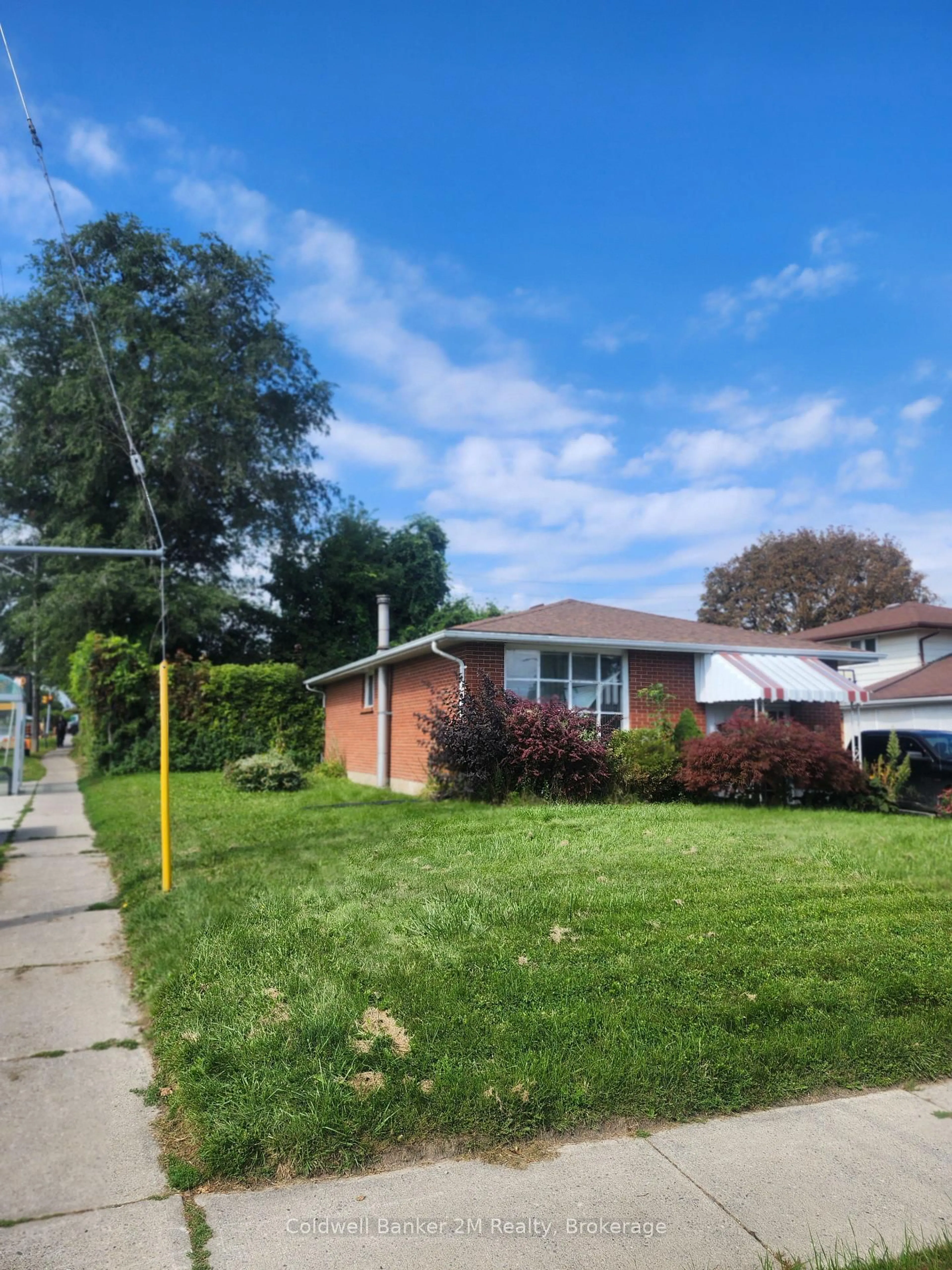 Home with vinyl exterior material, street for 64 Claymore Cres, Oshawa Ontario L1G 6G2