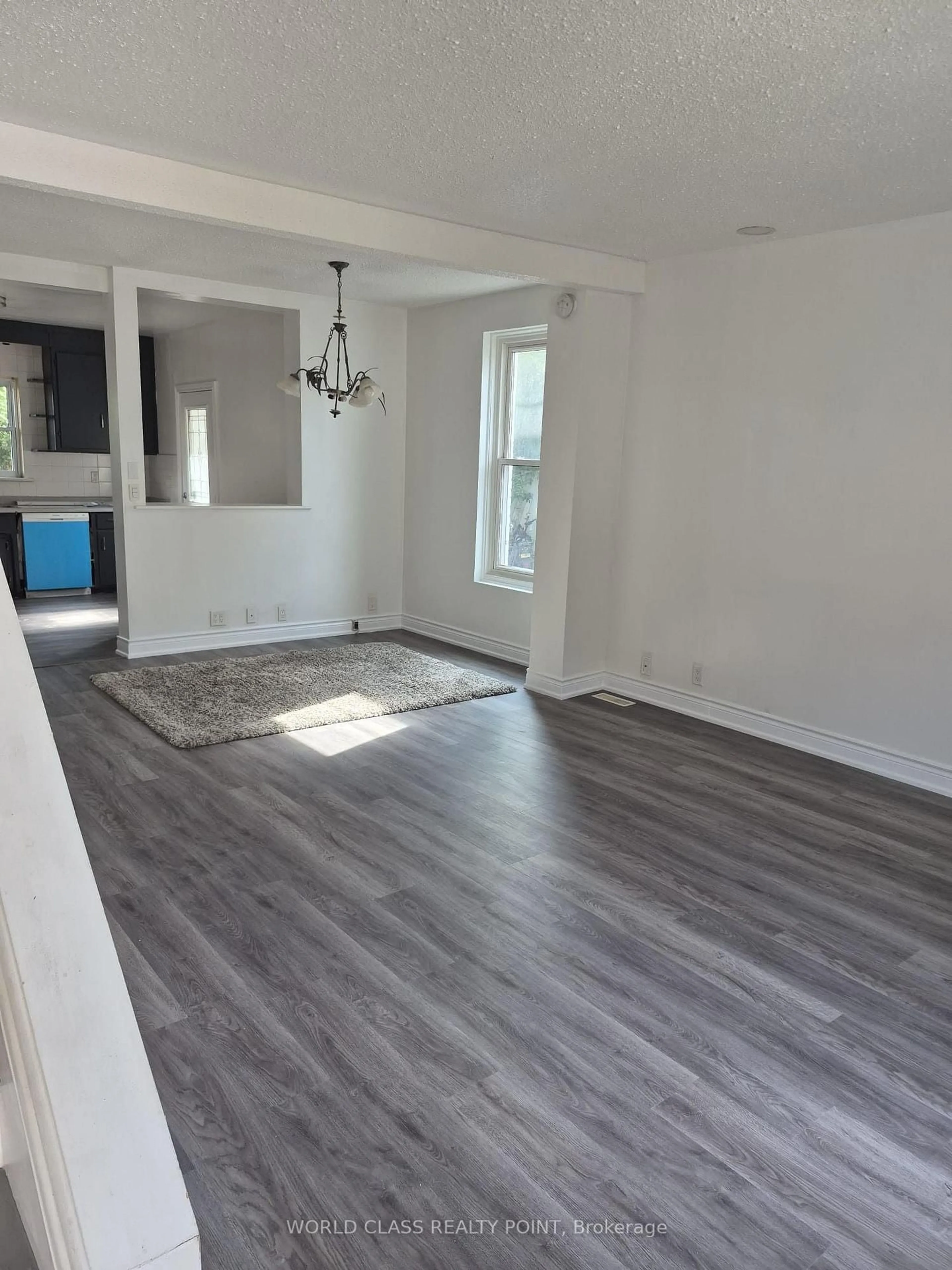 A pic of a room for 13 Brock St, Oshawa Ontario L1G 1R8