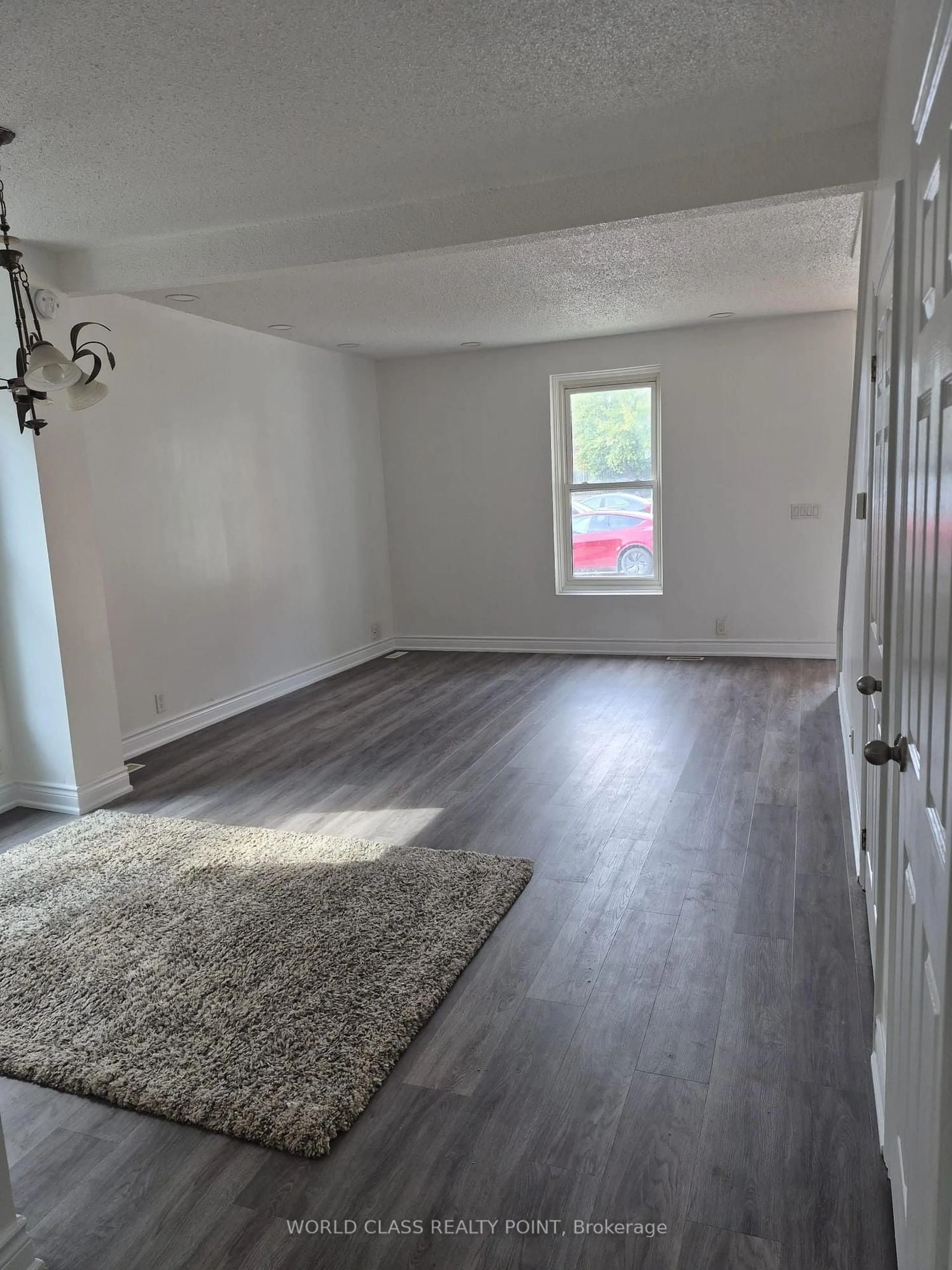 A pic of a room for 13 Brock St, Oshawa Ontario L1G 1R8