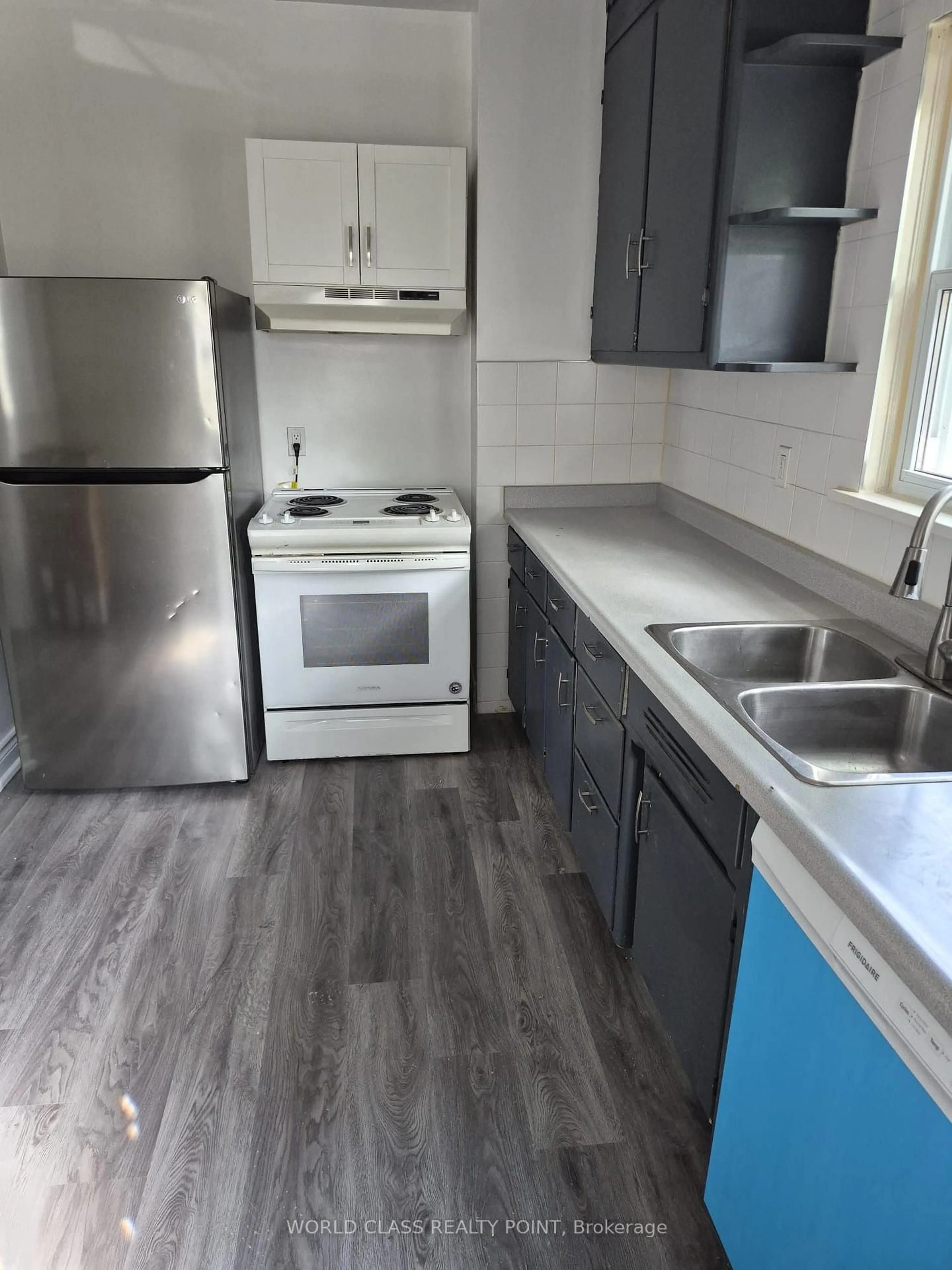 Standard kitchen, unknown for 13 Brock St, Oshawa Ontario L1G 1R8