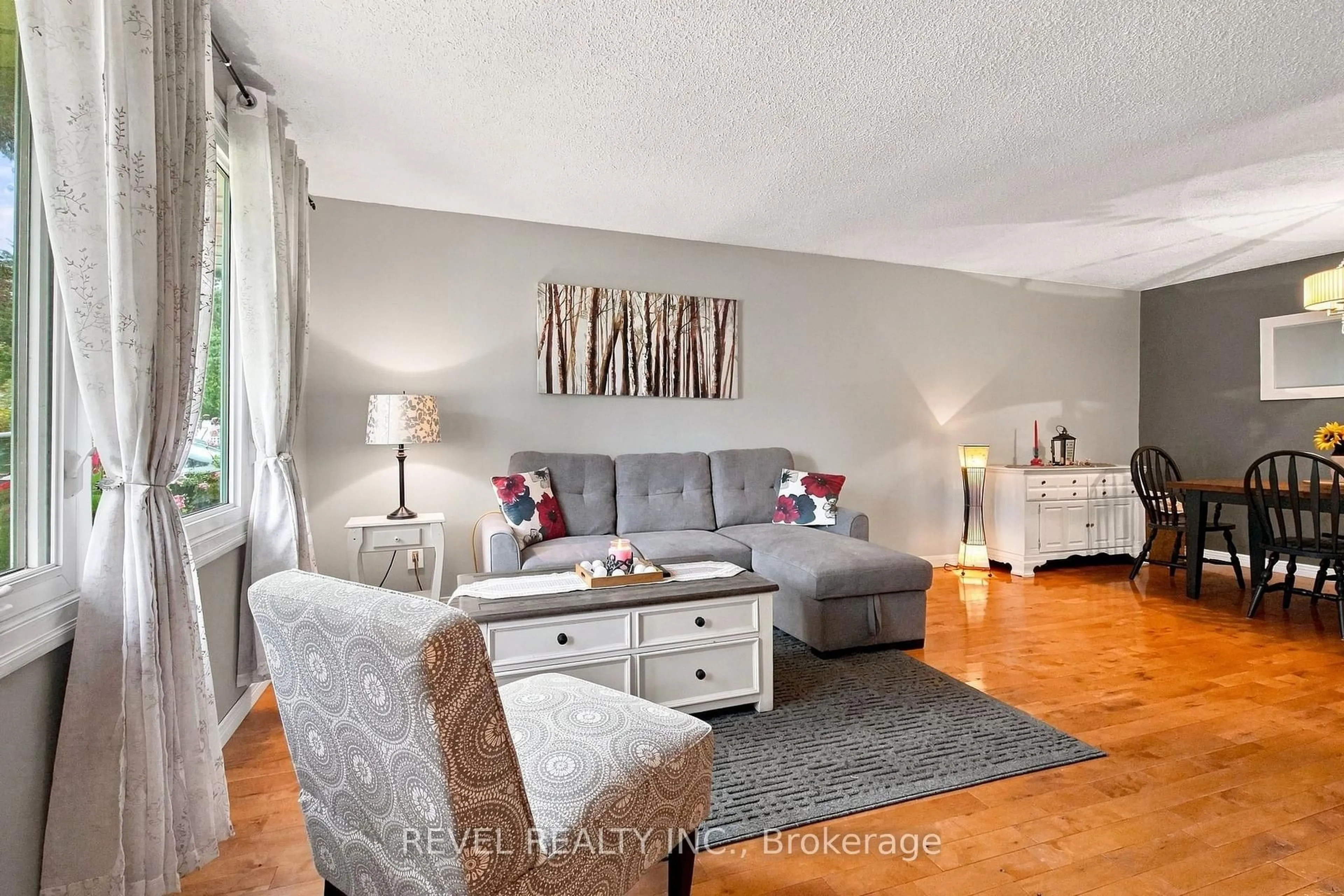 Living room with furniture, wood/laminate floor for 562 Capilano Cres, Oshawa Ontario L1H 7V2