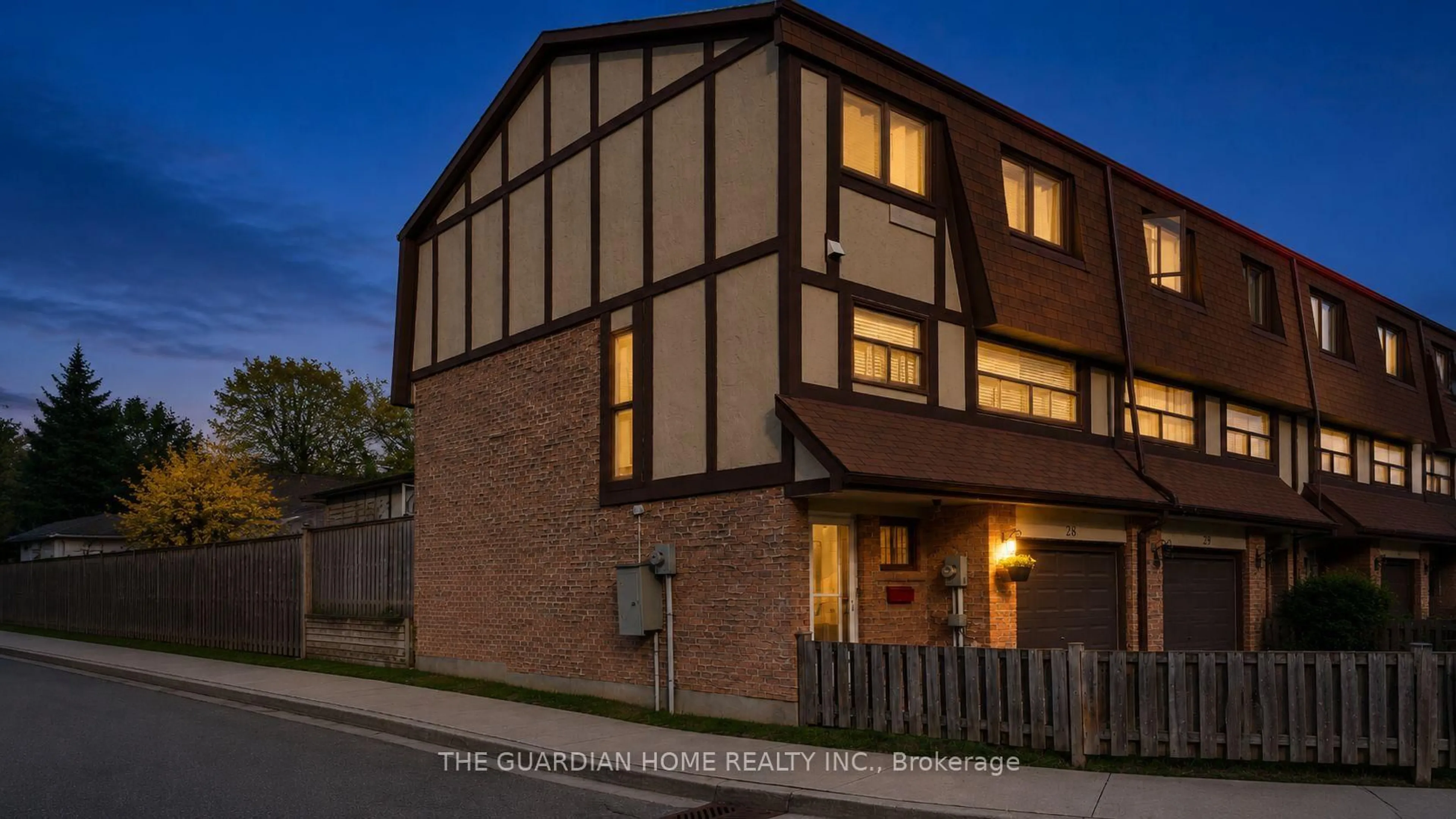 Home with brick exterior material, building for 1975 Memory Lane #28, Pickering Ontario L1V 3M3