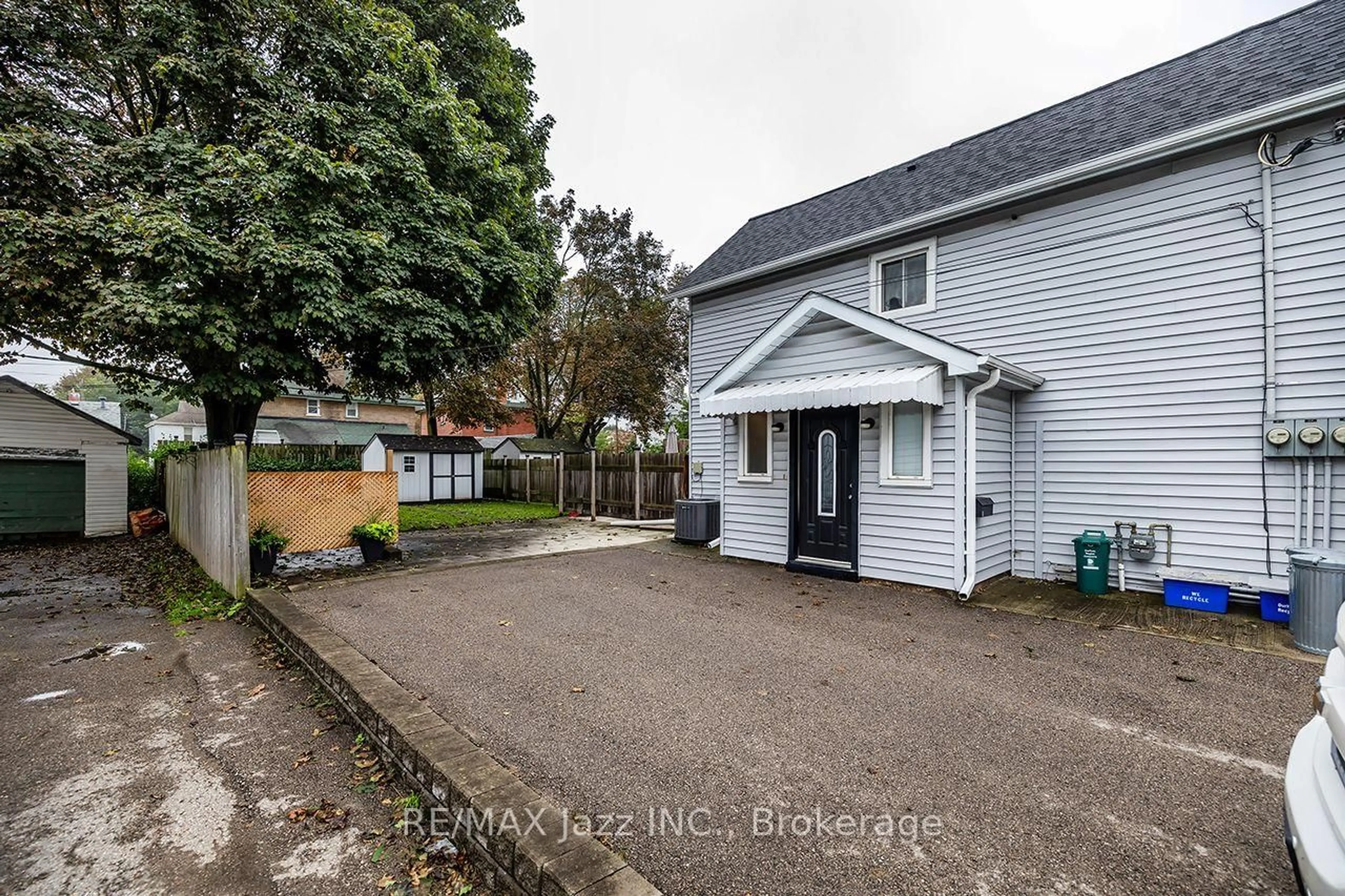 A pic from outside/outdoor area/front of a property/back of a property/a pic from drone, street for 97 Adelaide Ave, Oshawa Ontario L1G 1Z2