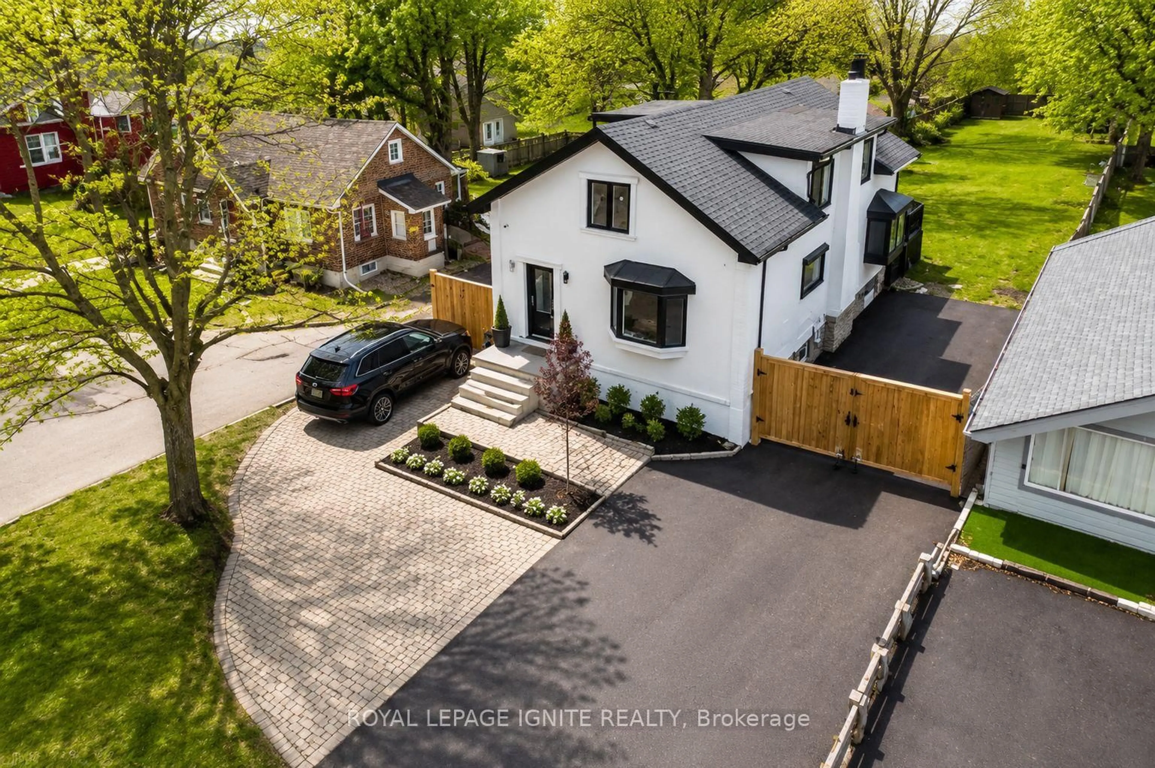 A pic from outside/outdoor area/front of a property/back of a property/a pic from drone, street for 515 Kingston Rd, Ajax Ontario L1S 6M1