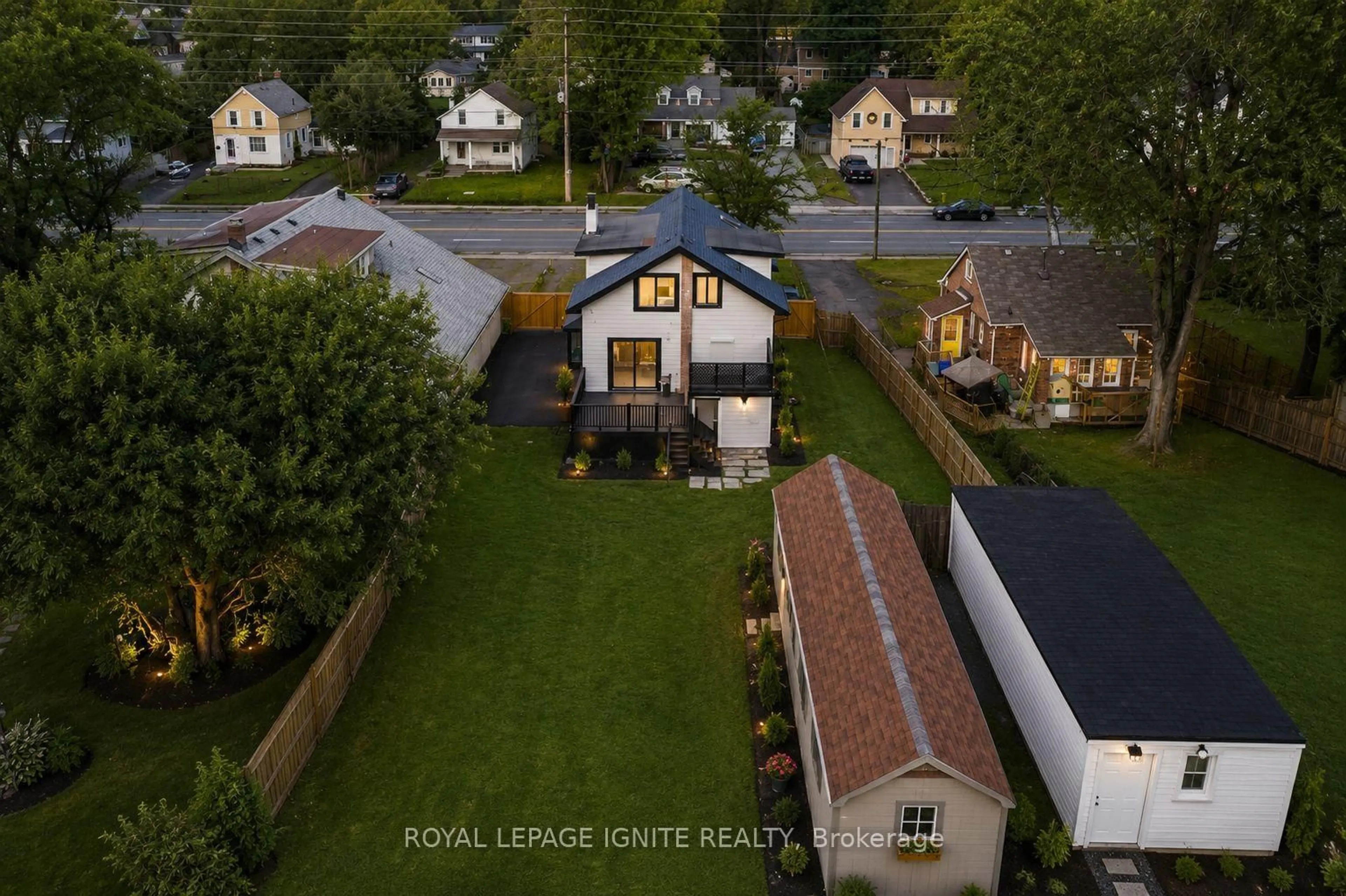 A pic from outside/outdoor area/front of a property/back of a property/a pic from drone, street for 515 Kingston Rd, Ajax Ontario L1S 6M1