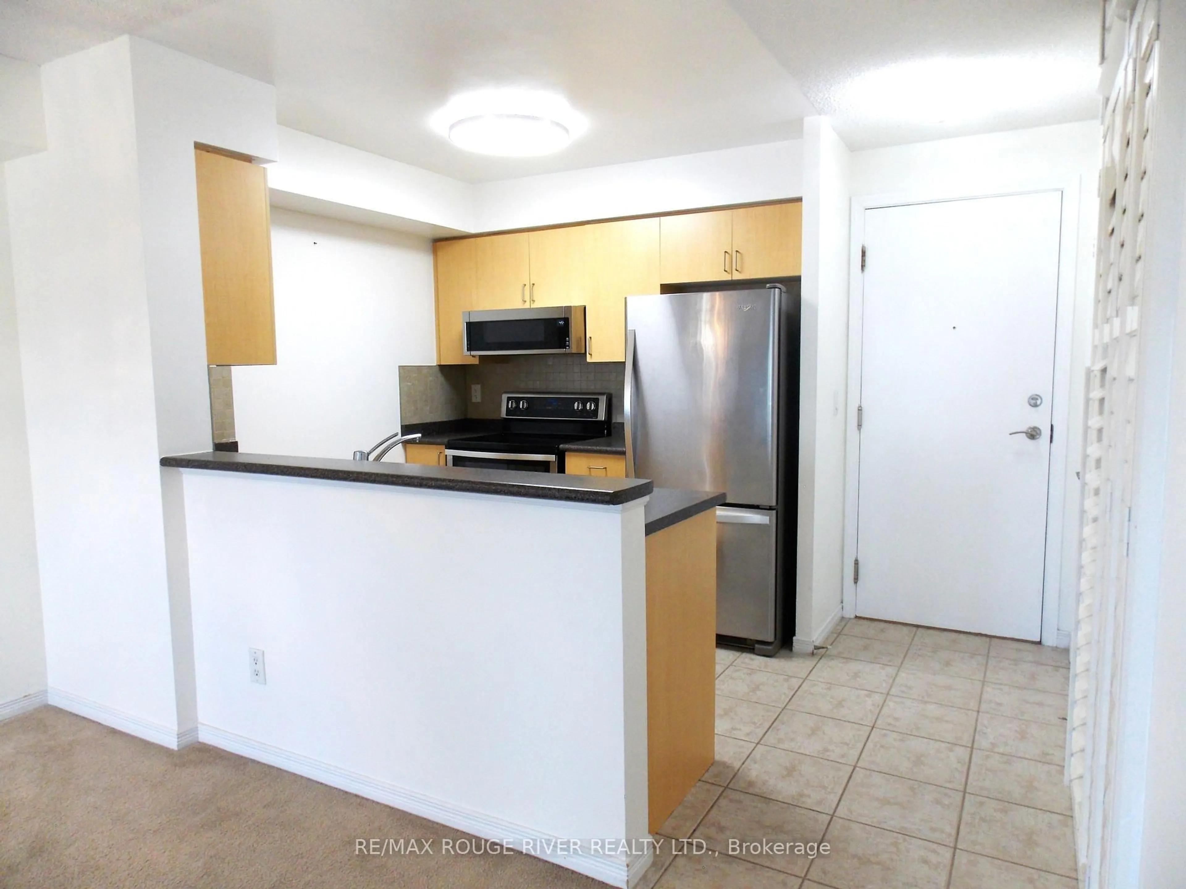 Standard kitchen, unknown for 3650 Kingston Rd #726, Toronto Ontario M1M 3X9